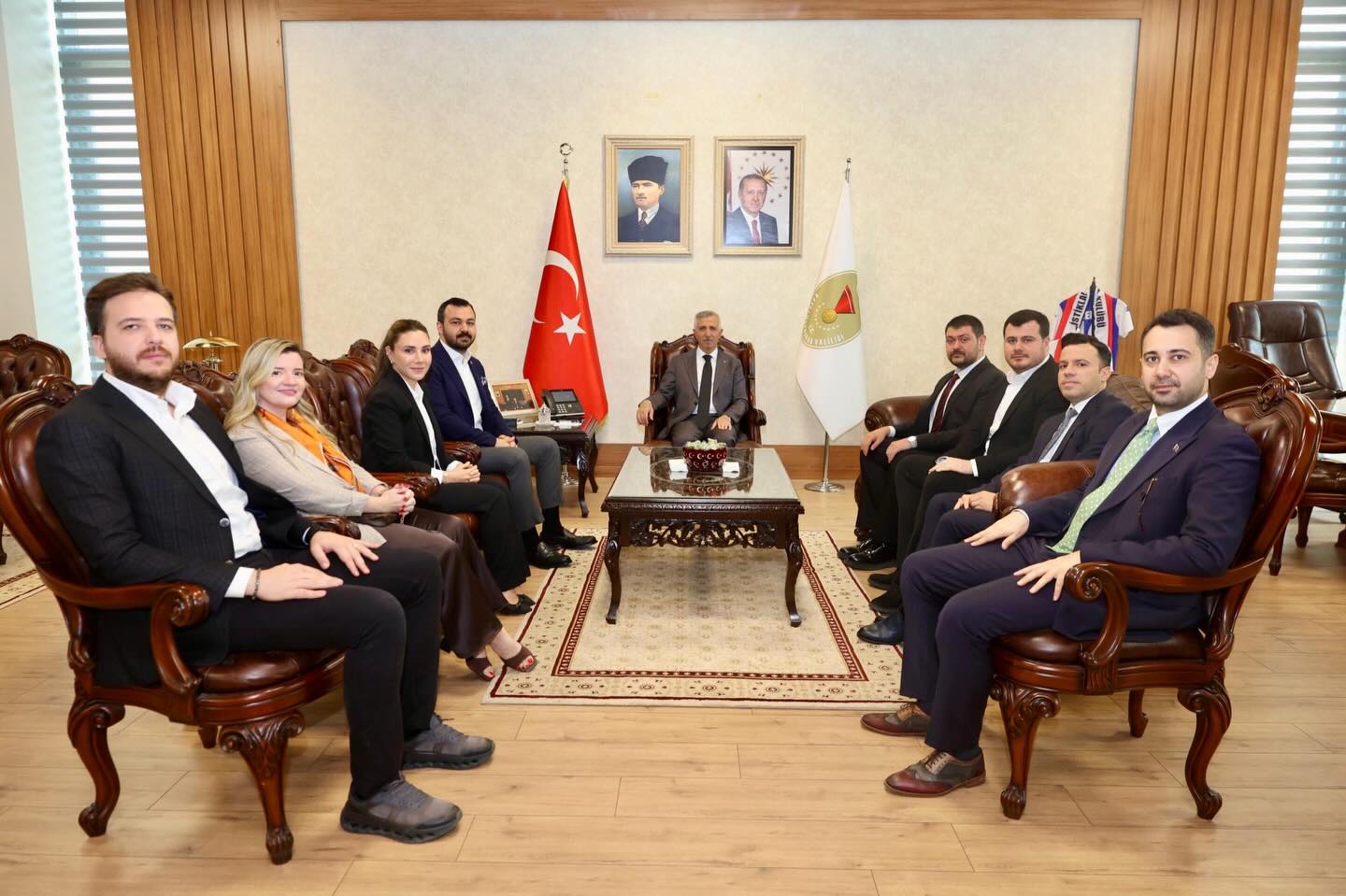 KASİAD Yönetiminden Vali Mükerrem Ünlüer’e Ziyaret
