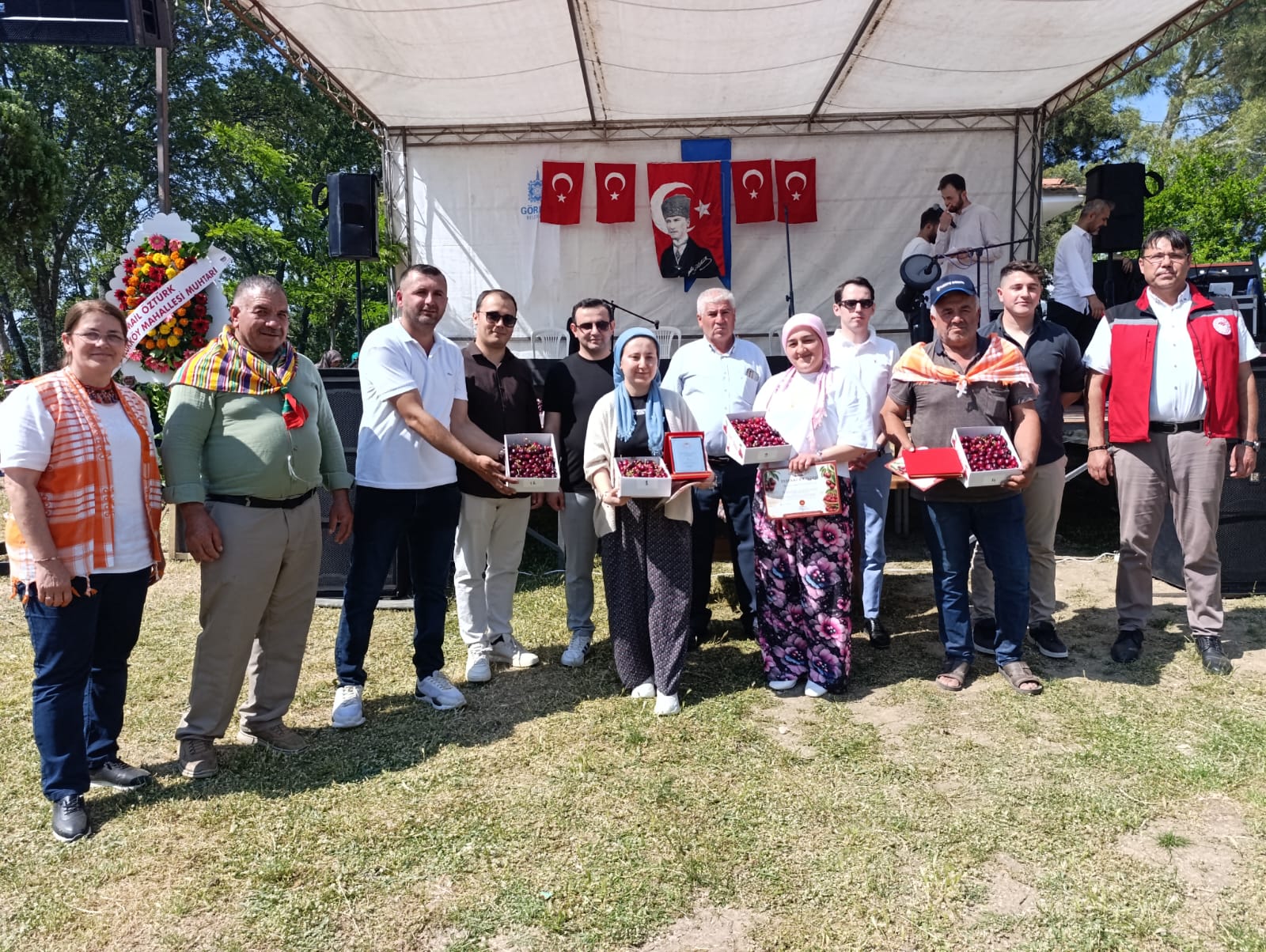 GÖRDES BÖREZ KİRAZ FESTİVALİNİ BİNLERCE KİŞİ TAKİP ETTİ