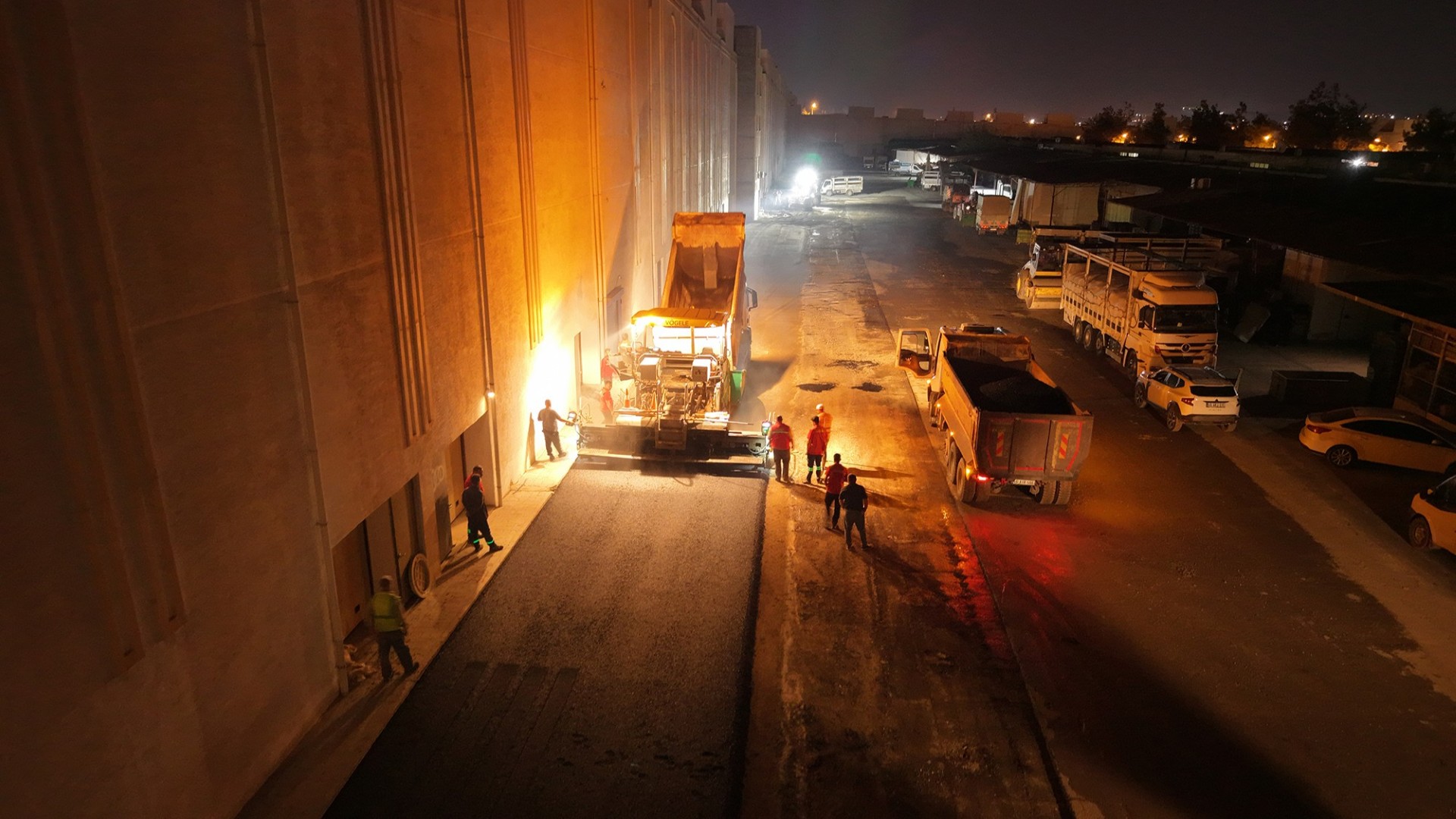 TOPTANCILAR SİTESİ'NDE ASFALT MESAİSİ GECE GÜNDÜZ SÜRÜYOR