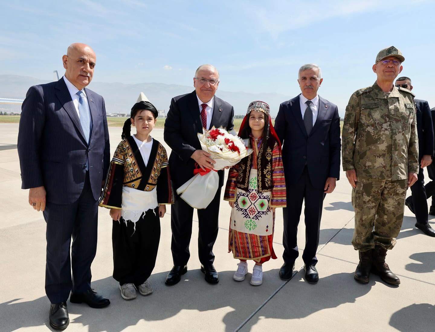 Bakan Yaşar Güler, 2’nci Zırhlı Tugay Komutanlığında İncelemelerde Bulundu