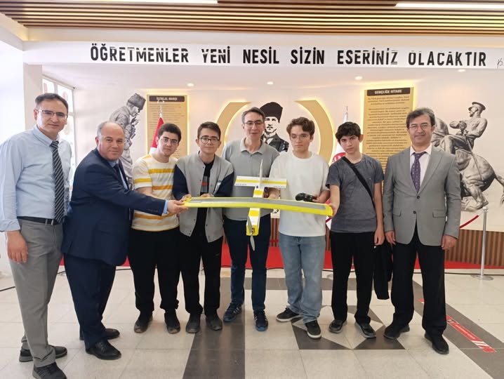 KÜTAHYA SİMAV FEN LİSESİ ÖĞRENCİLERİNDEN YERLİ İHA HAMLESİ