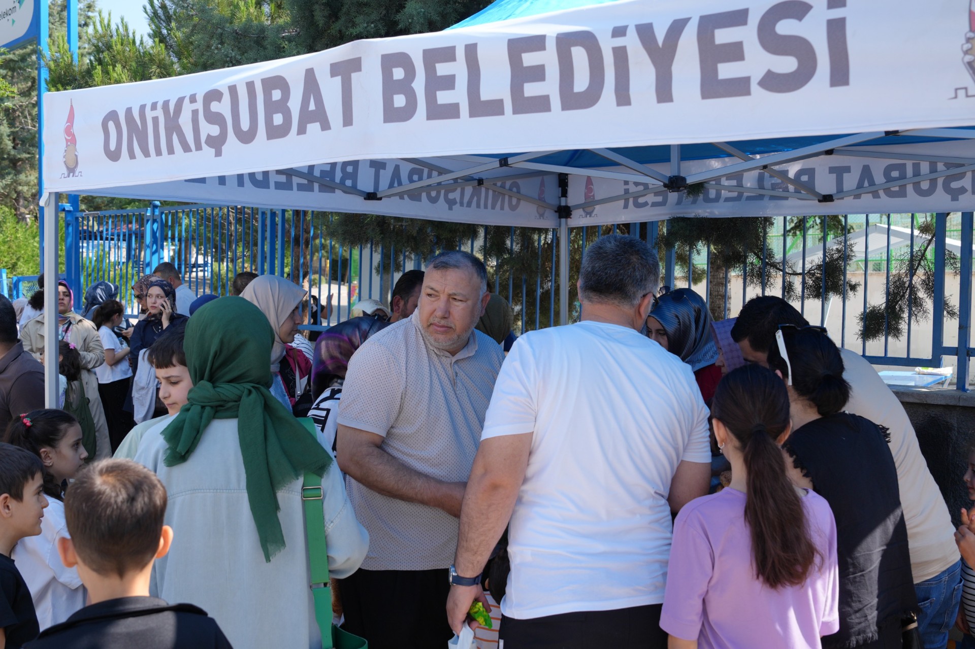 Onikişubat Belediyesi, LGS’ye giren öğrencilerin ve ailelerinin sınav heyecanına ortak oldu
