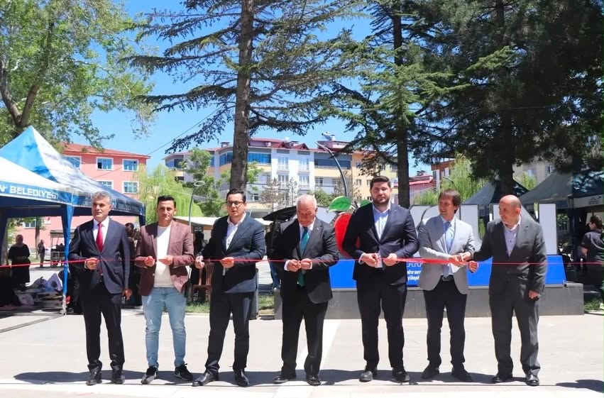 Göksun’da Yıl Sonu Sergisi Mehter Takımı Eşliğinde Açıldı