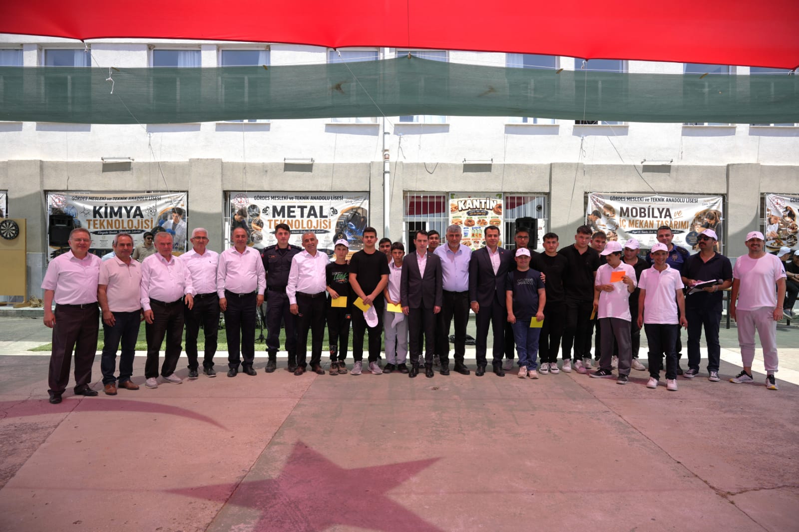 GÖRDES MTAL'DE DEV TÜRK BAYRAĞI ALTINDA FESTİVAL COŞKUSU
