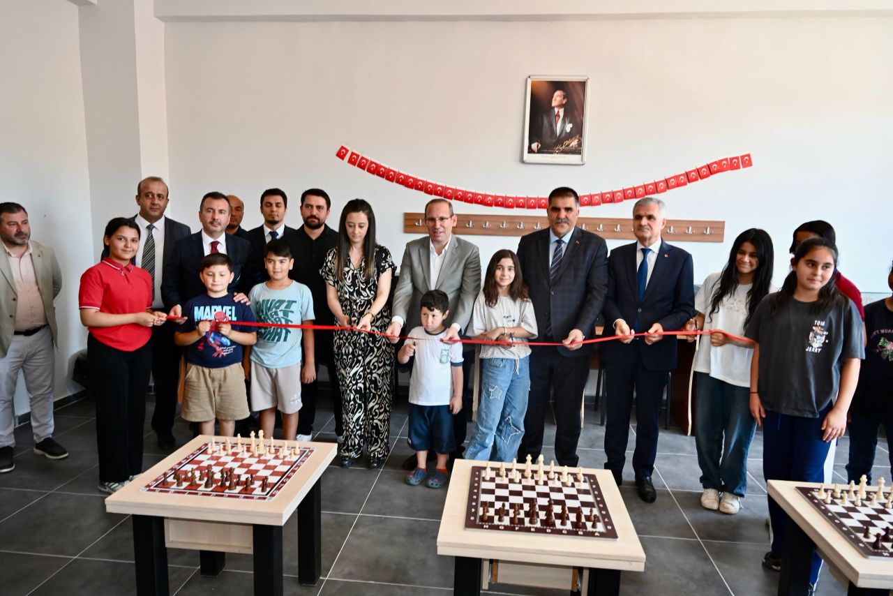 Şehit Öğretmen Ayla Kara’nın İsmi Türkoğlu’nda Yaşatılacak