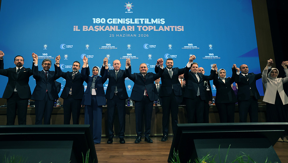 “Siyaset felsefemizin temelinde insan vardır, insana saygı vardır”