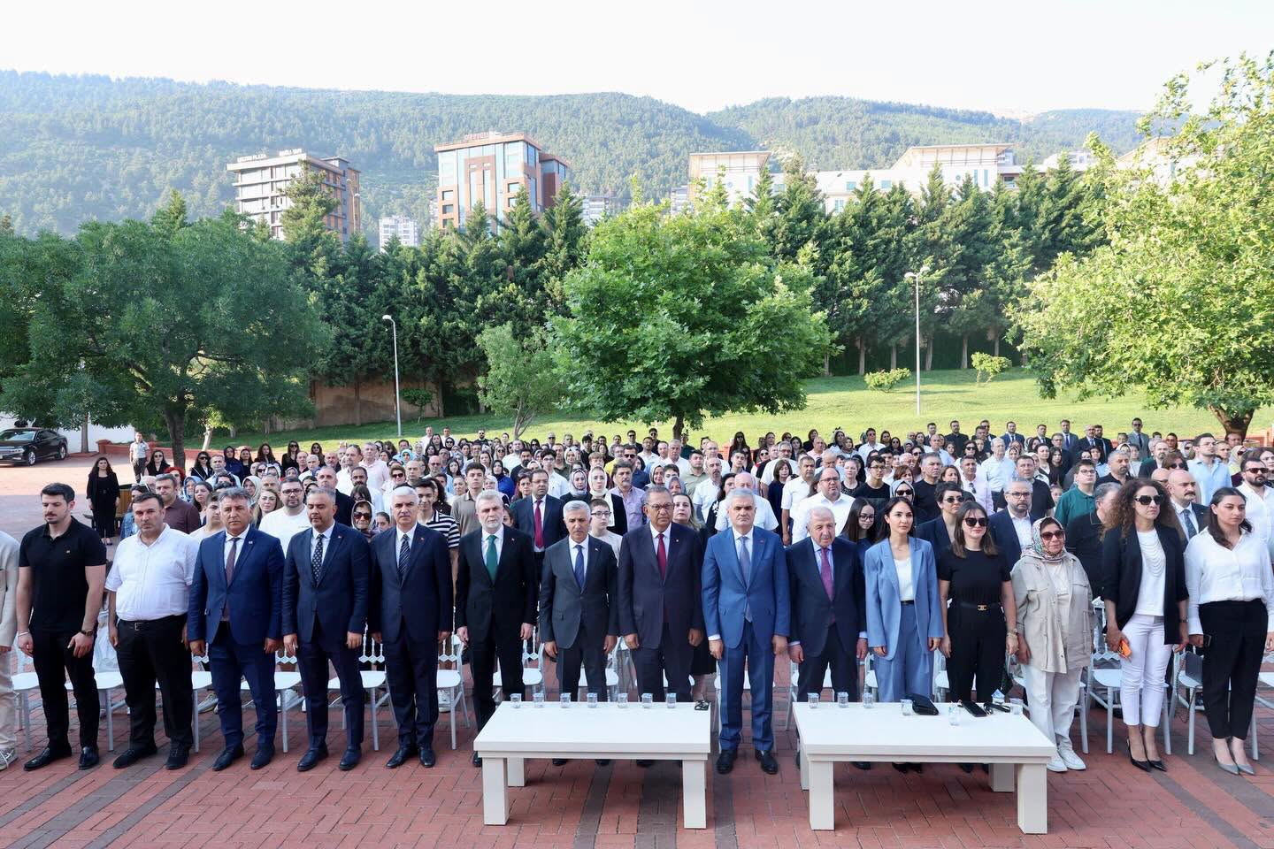 Kipaş Eğitim Kurumları 15. Mezunlarını Coşkulu Bir Törenle Uğurladı