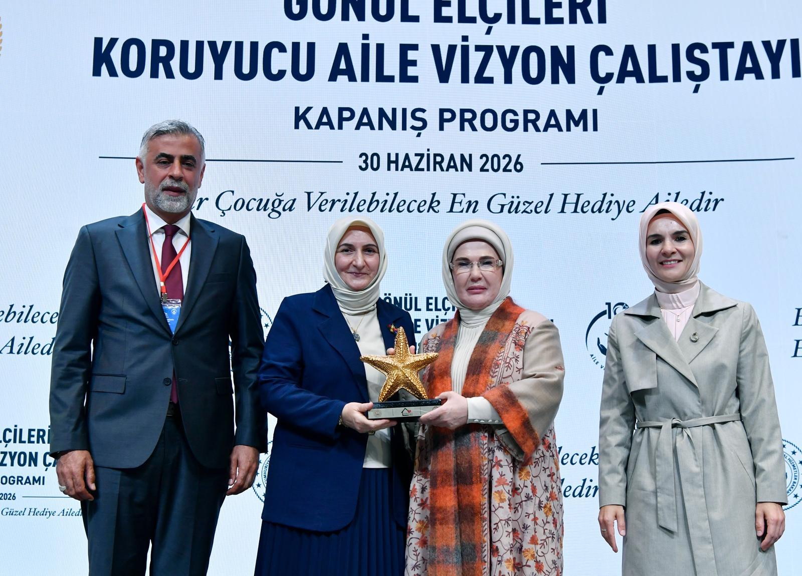 Dr. Selma Ünlüer Kahramanmaraş’ın Koruyucu Aile Başarısı Ödülle Taçlandı
