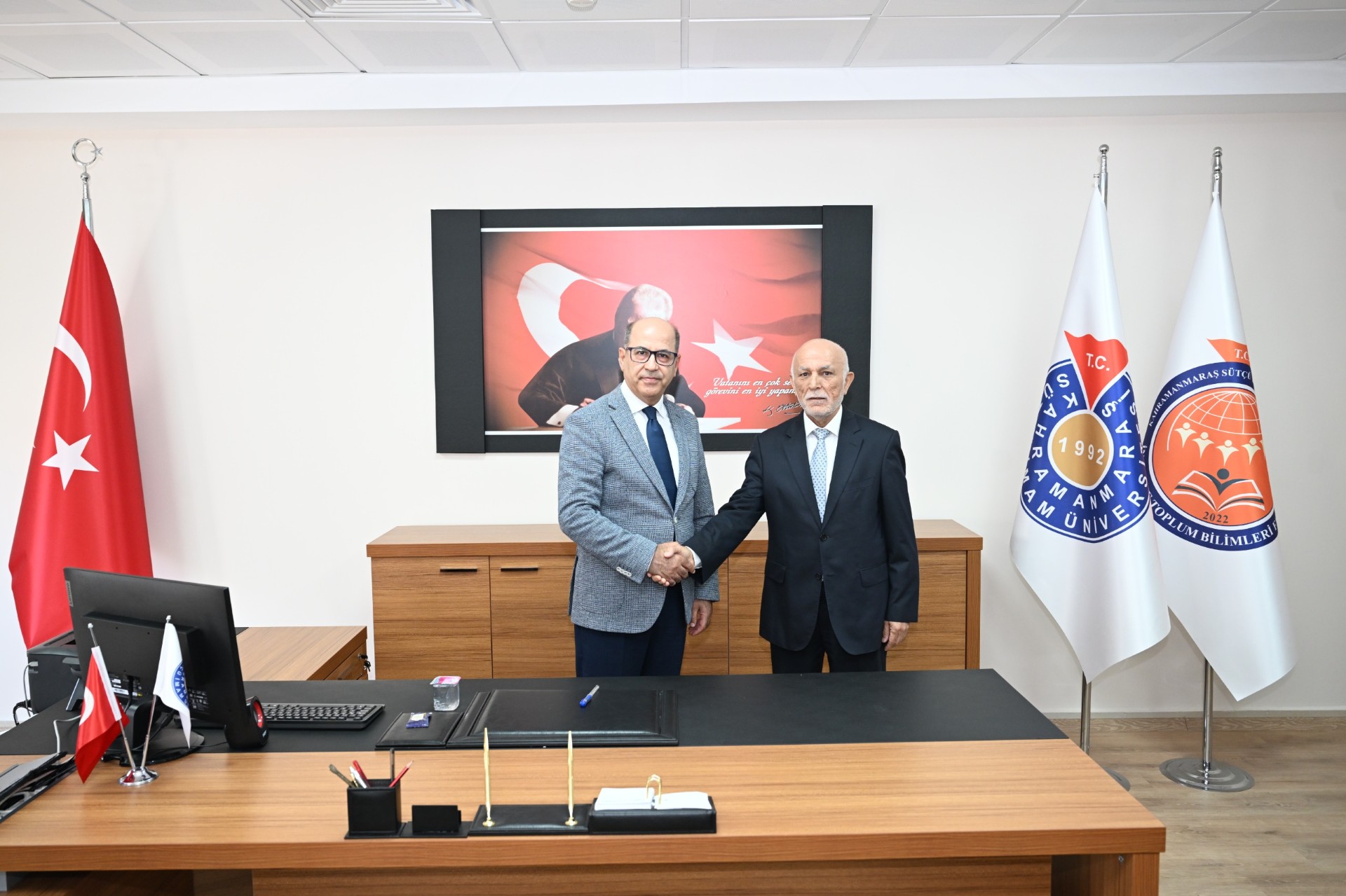 İnsan ve Toplum Bilimleri Fakültesinde Dekanlık Devir Teslimi Gerçekleşti