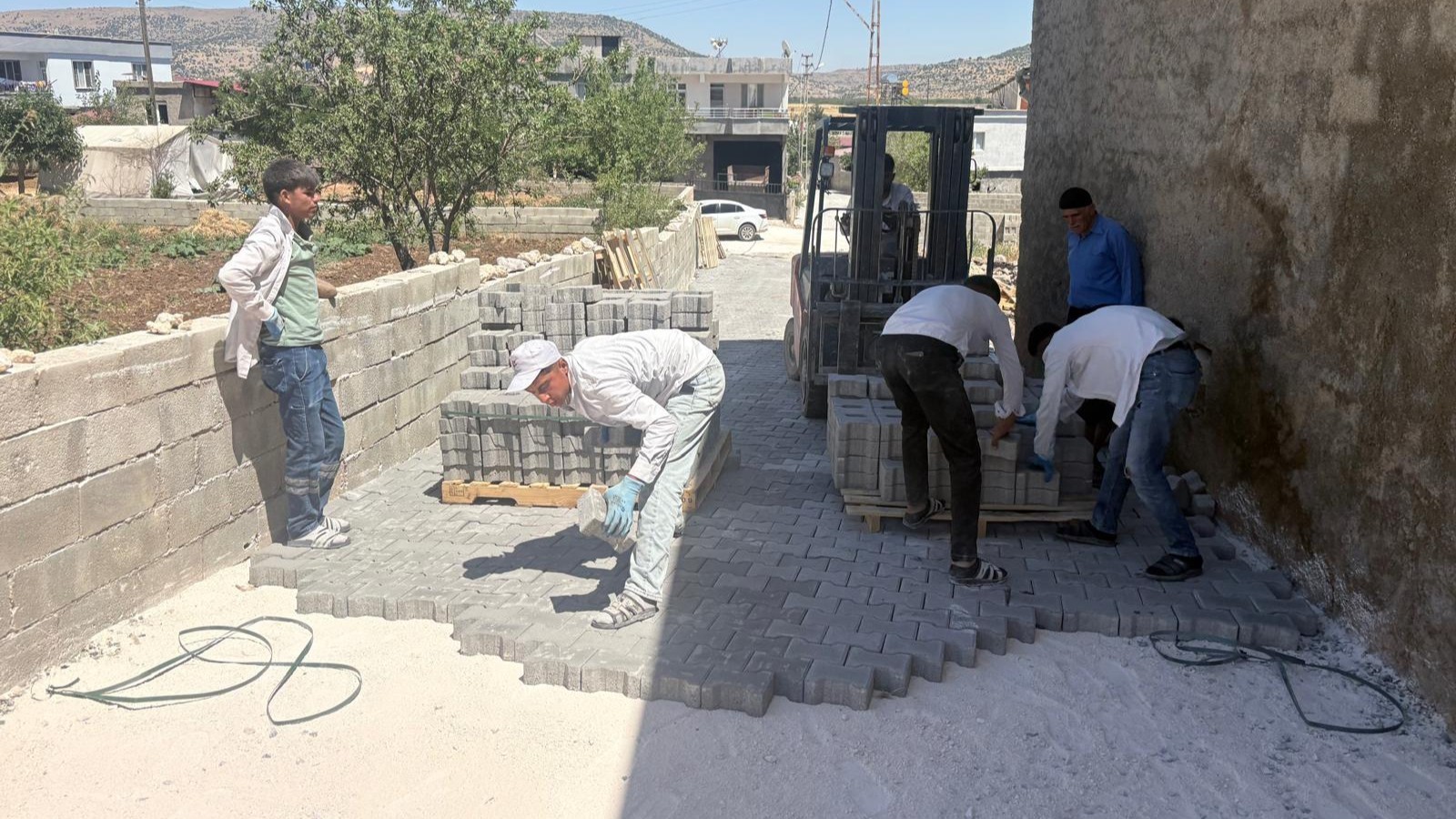 Pazarcık Ufacıklı Mahallesi'nde 6 Bin Metrekare Kilit Parke Çalışması