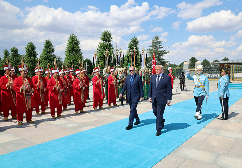 ABD Başkanı Trump, Cumhurbaşkanlığı Külliyesi'nde Mehter Marşlarıyla Karşılandı
