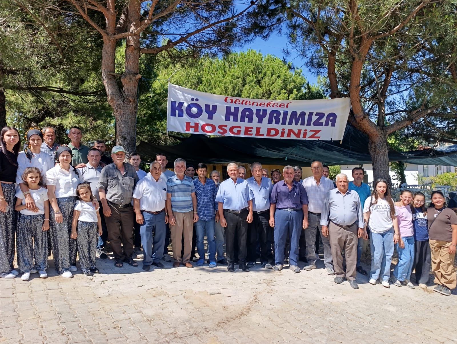 GÖRDES DUTLUCA MAHALLESİ KÖY HAYRINA BİNLERCE VATANDAŞ KATILDI