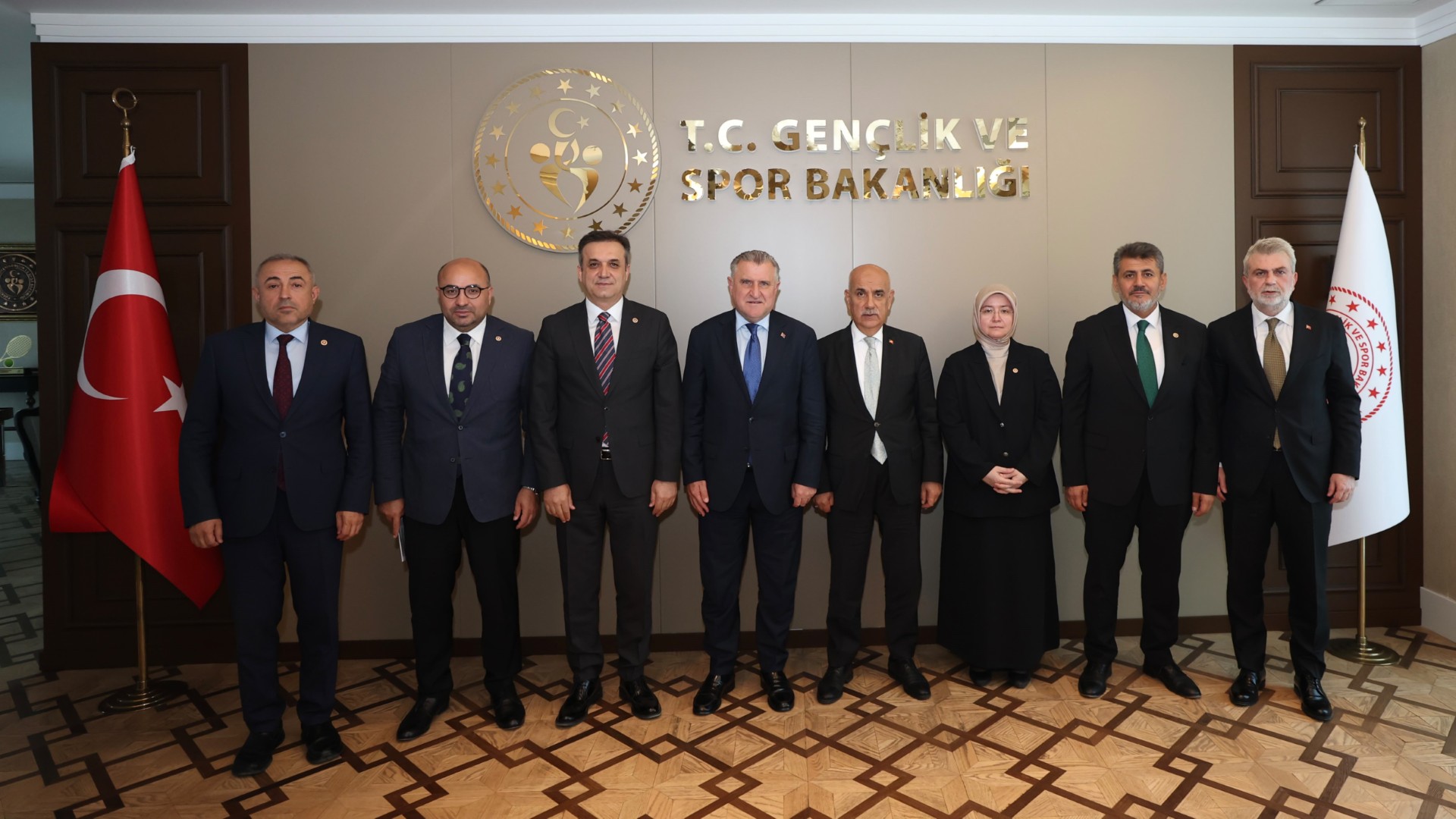Ak Parti Ankara Çıkarması Yaptı