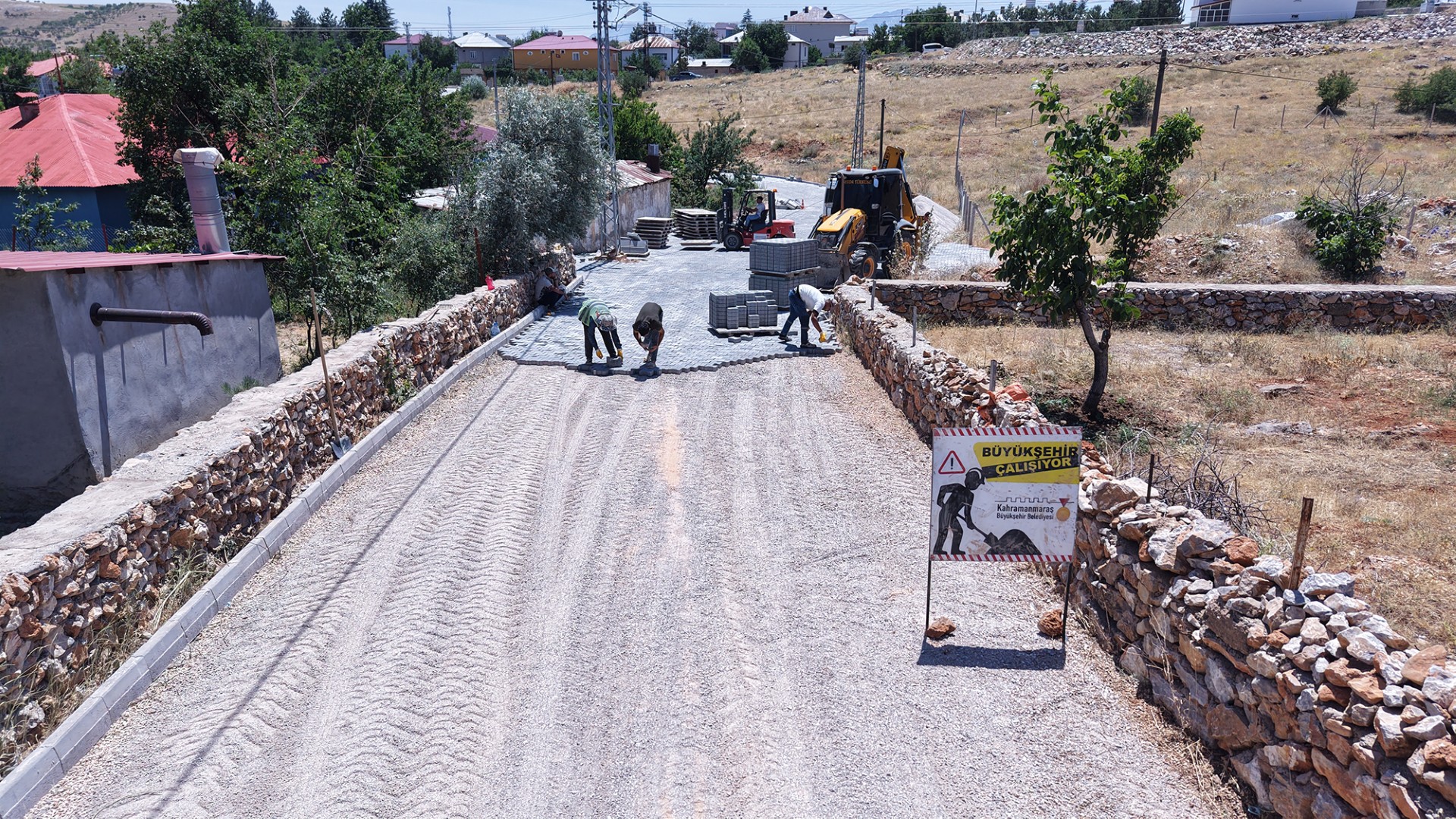 Afşin Emirli’nin Ulaşım Standardını İyileştiriyor