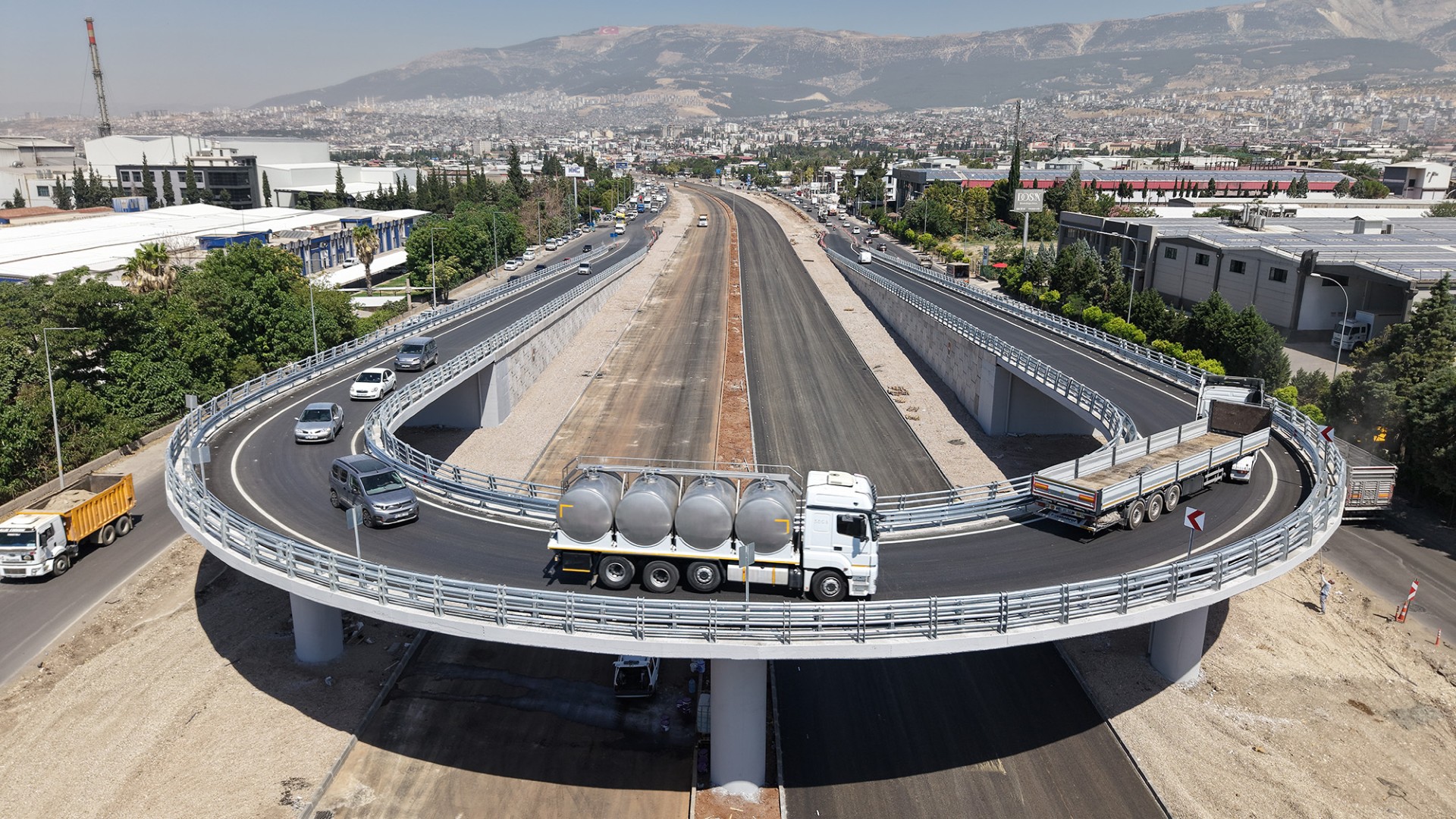 Üzerinden TIR ve Kamyonlar Geçecek