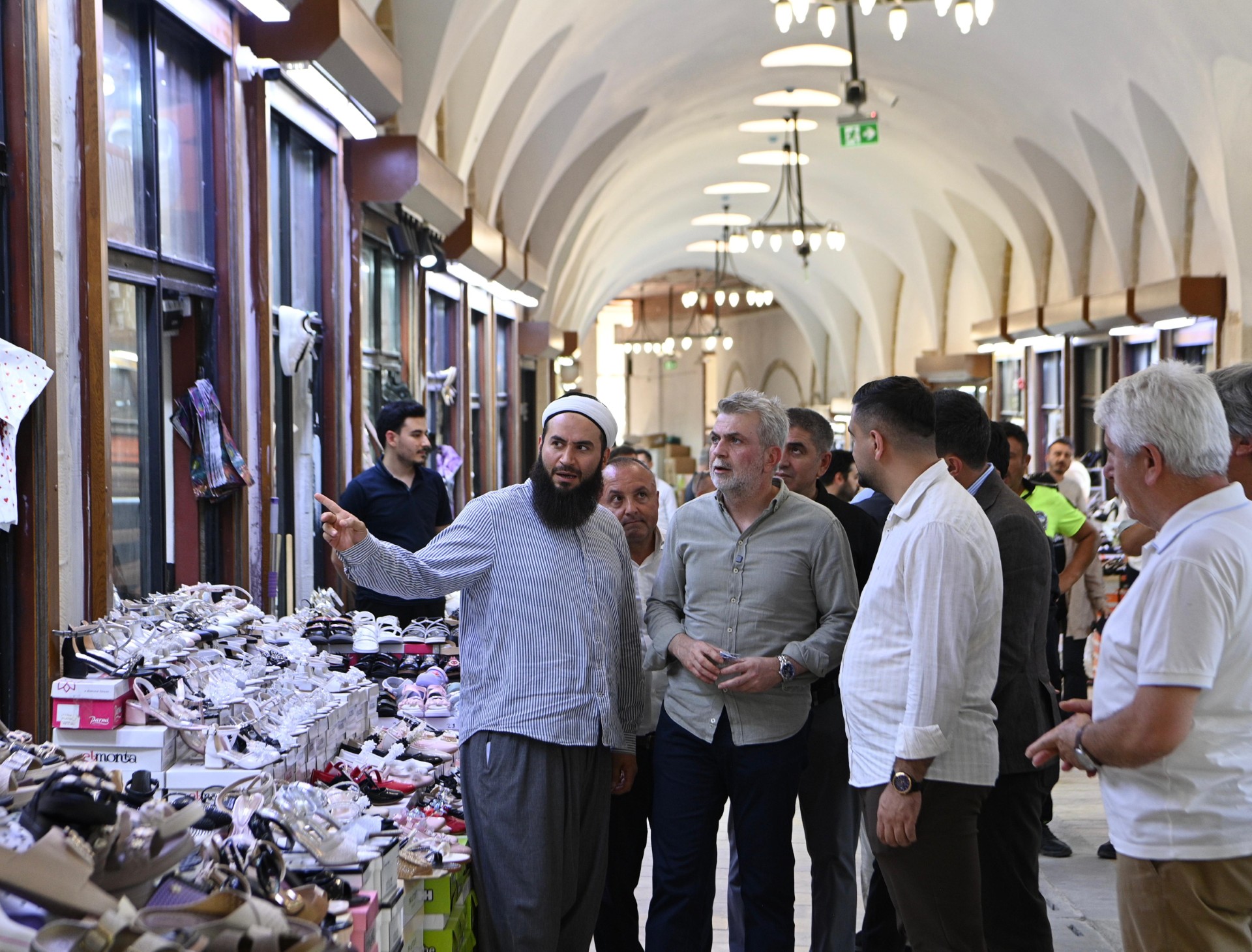 Başkan Görgel, Kapalı Çarşı’da Esnaf ve Vatandaşlarla Bir Araya Geldi