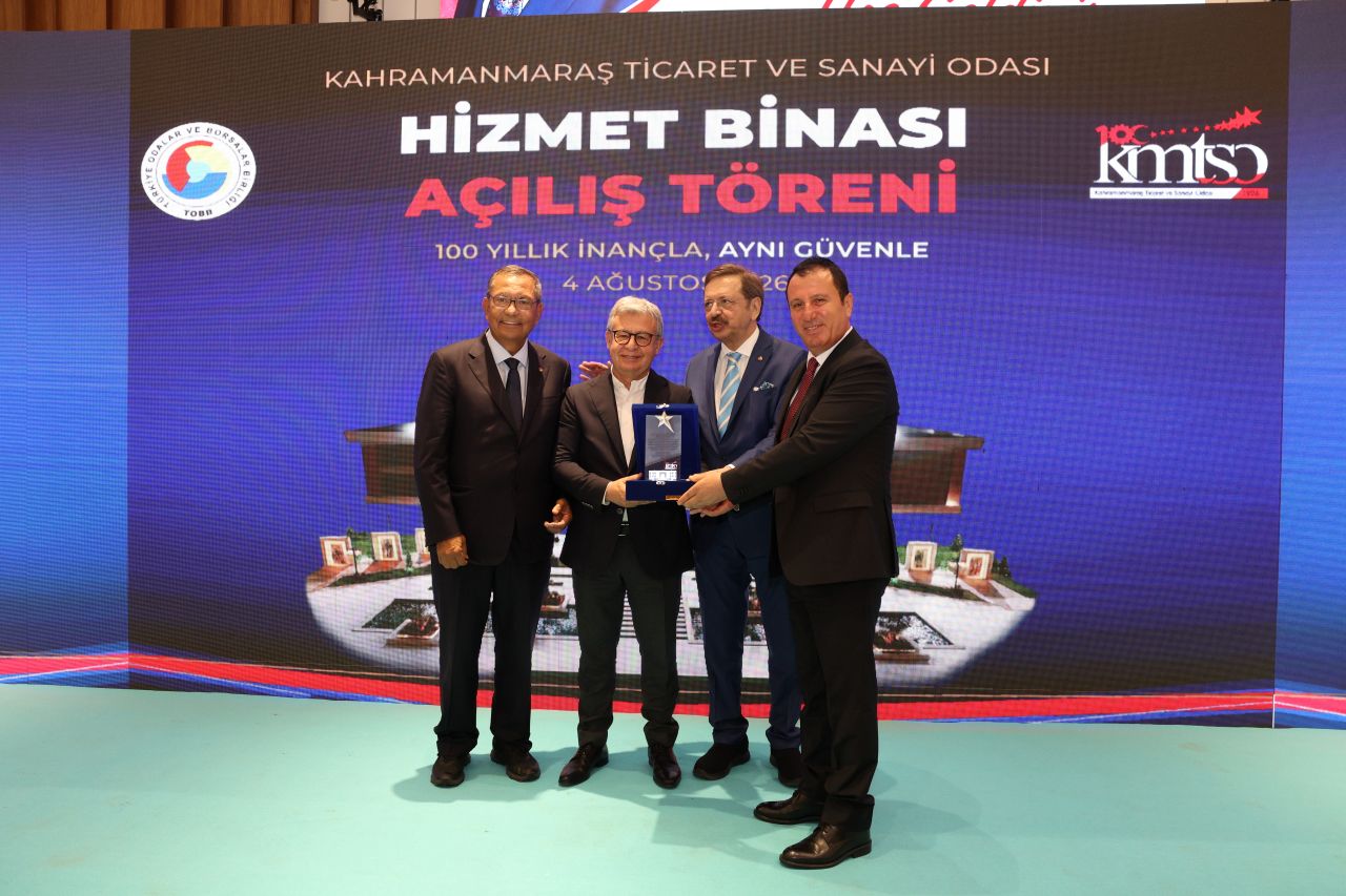 İSKUR HOLDİNG YÖNETİM KURULU BAŞKANI A. KADİR KURTUL'A TEŞEKKÜR PLAKETİ