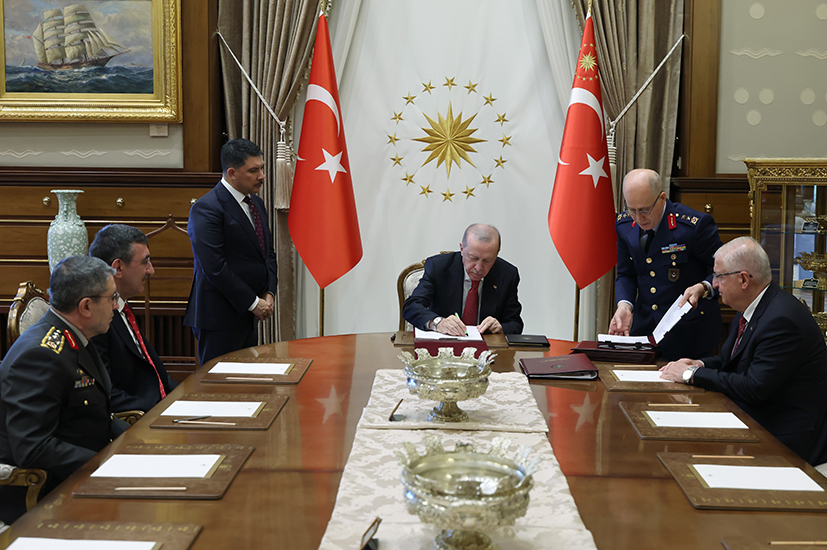 Erdoğan, Yüksek Askerî Şûra kararlarını imzaladı