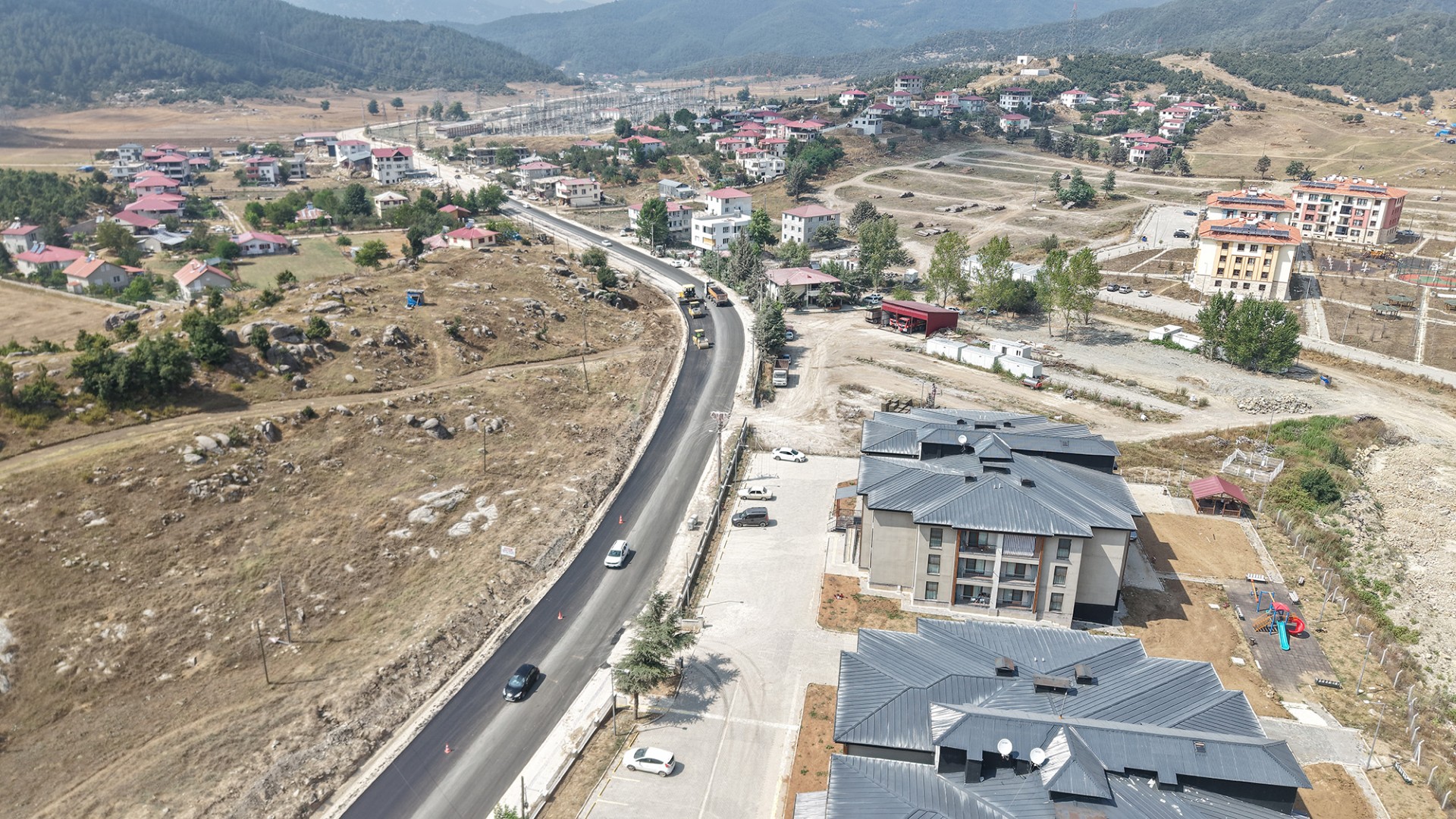 Andırın’da Yol Yatırımlarını Artırarak Sürdürüyor