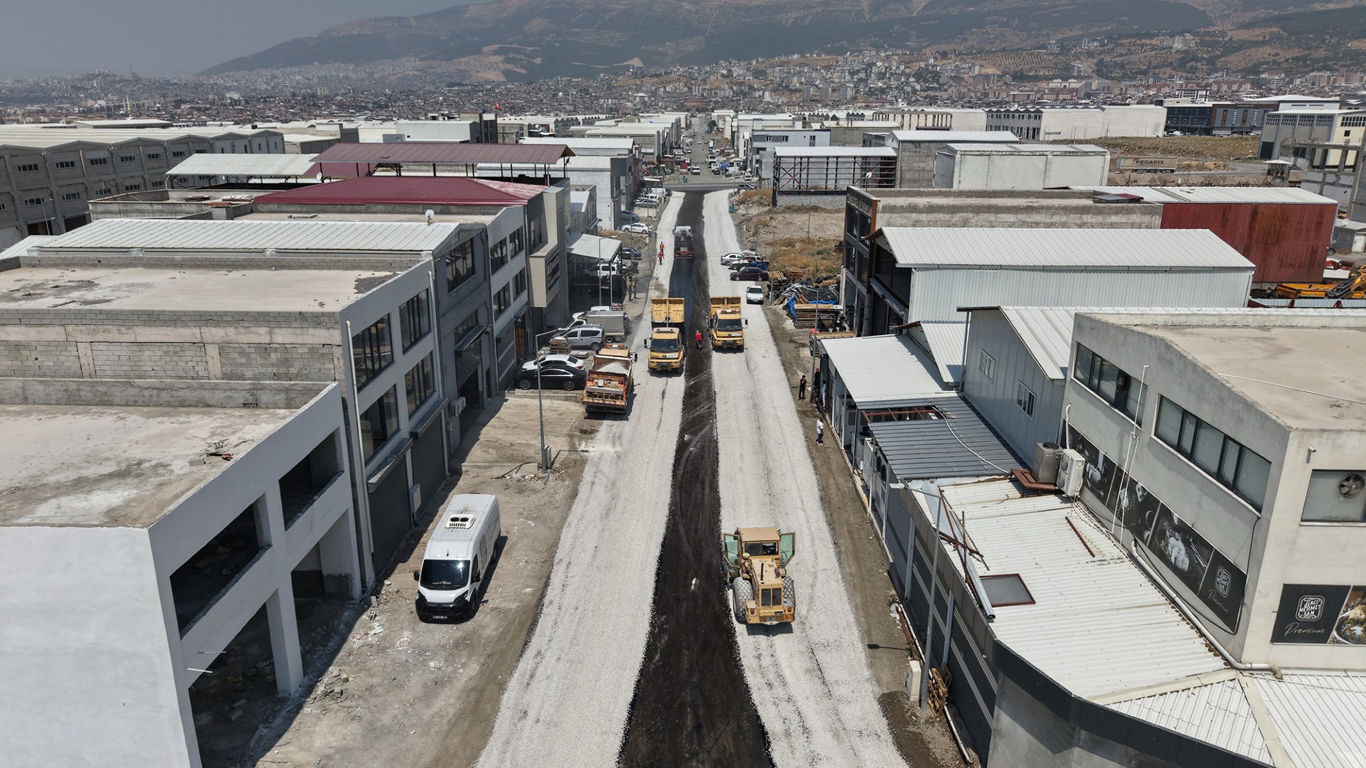 Yeni Sanayi Sitesi’nde Asfalt Mesaisi Sürüyor