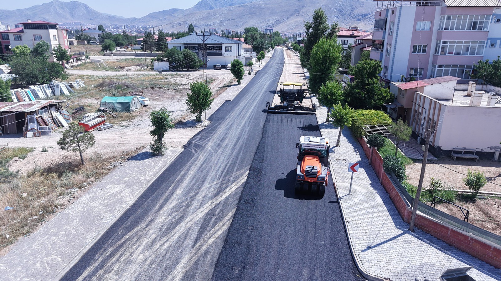Elbistan’ın Caddeleri Büyükşehir Yatırımlarıyla Yenileniyor