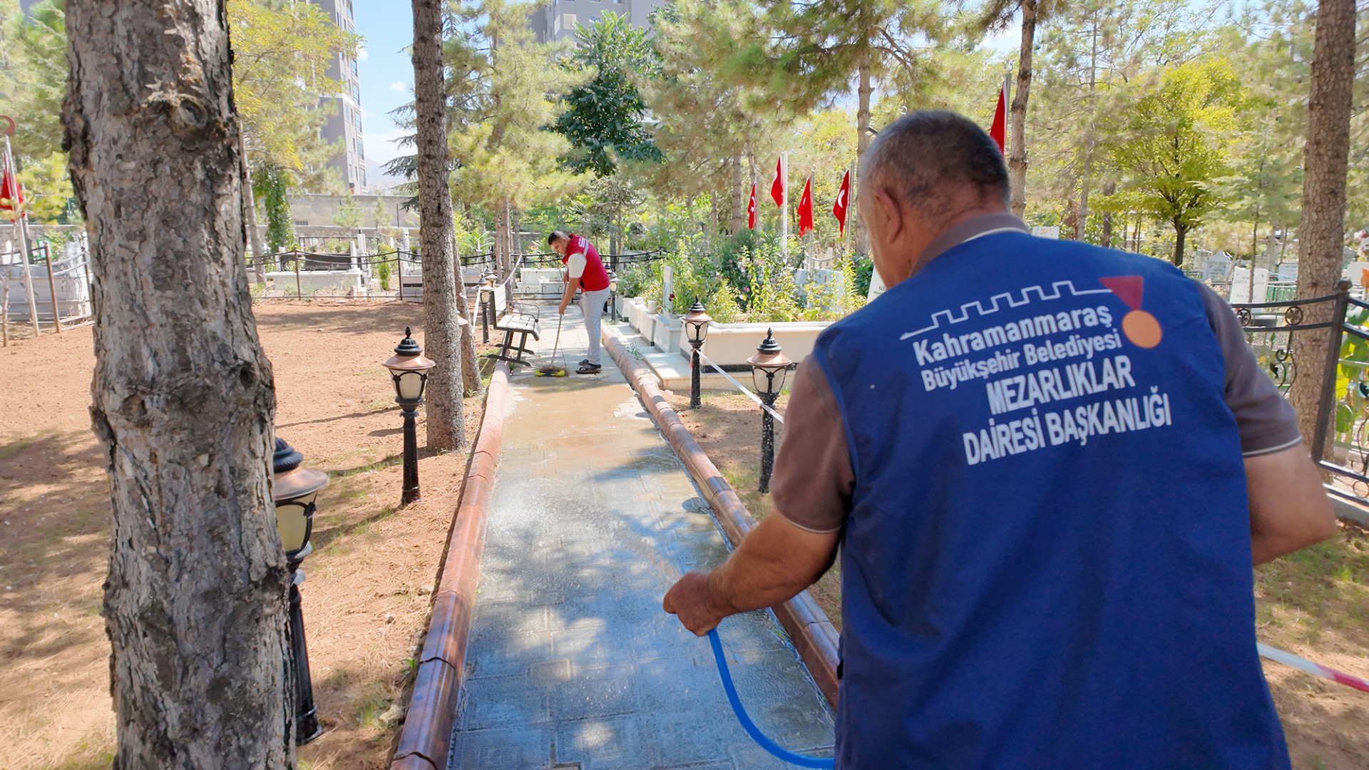 Elbistan’daki Mezarlıklara Titiz Bakım