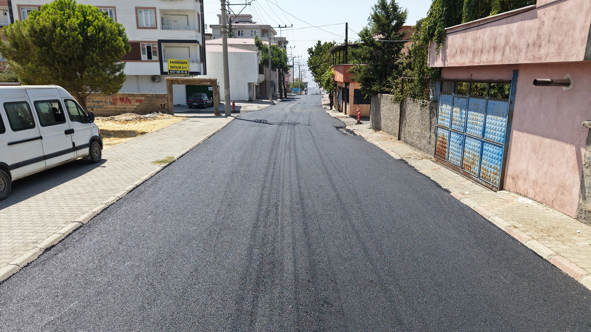 Mehmet Esenceli Caddesi’nin Asfaltını Yeniliyor
