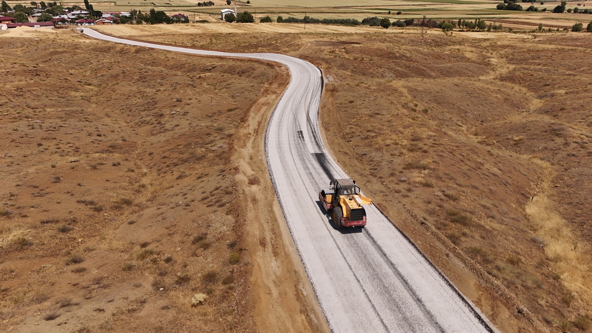 Afşin Kırsalında Ulaşımı İyileştiren Yol Çalışması
