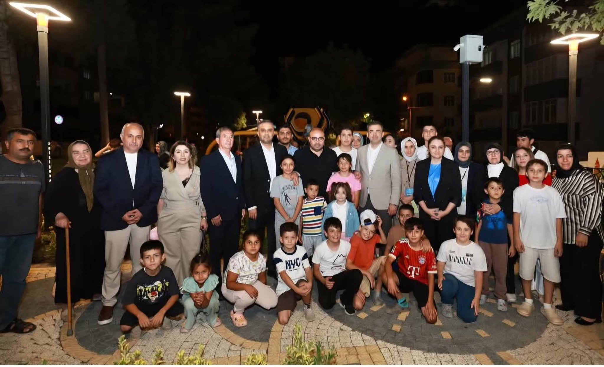 NECİP FAZIL MAHALLESİ’NDE GECE BİR BAŞKA GÜZEL