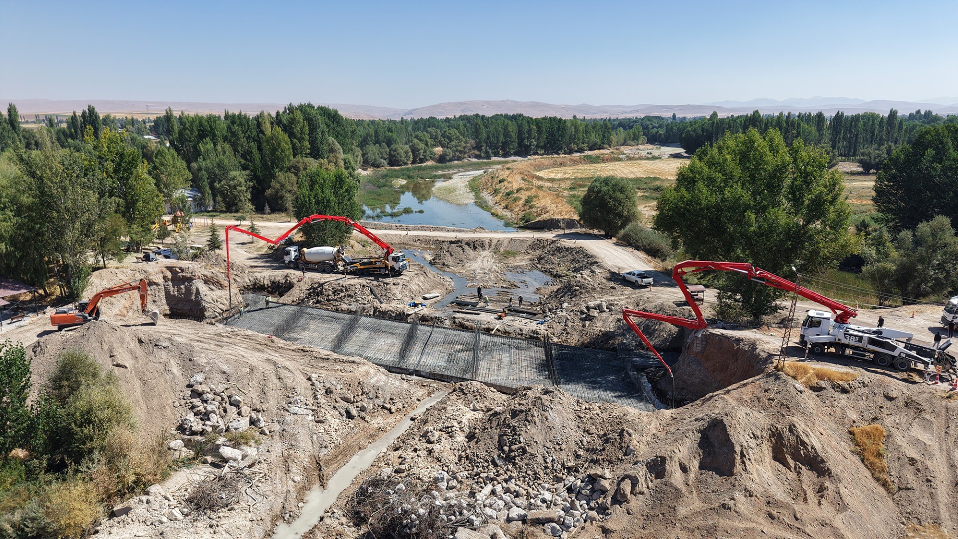 Yeni Köprünün Temel Çalışmaları Sürüyor