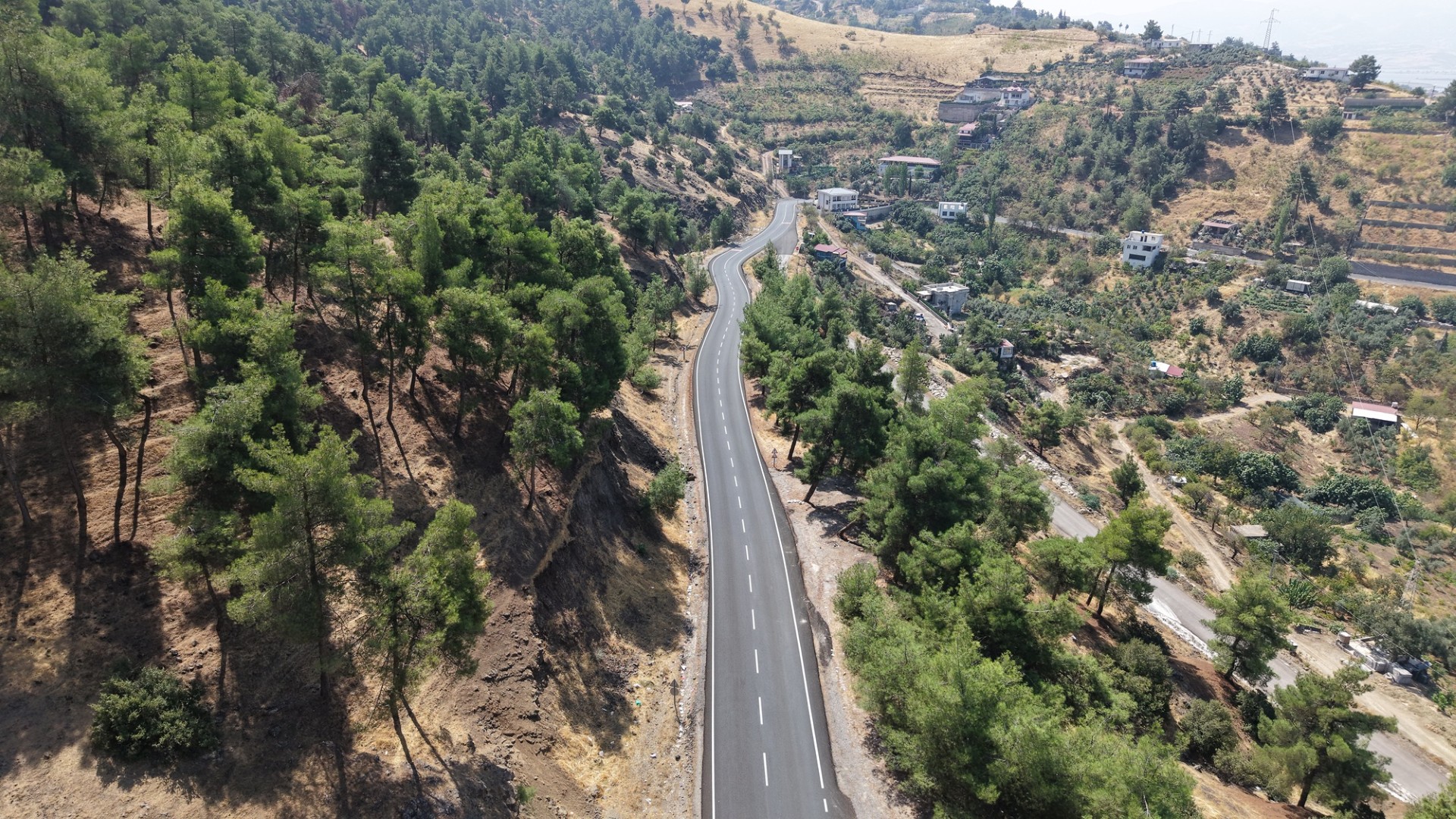 Sarıçukur Yolunu Tamamen Yeniledi