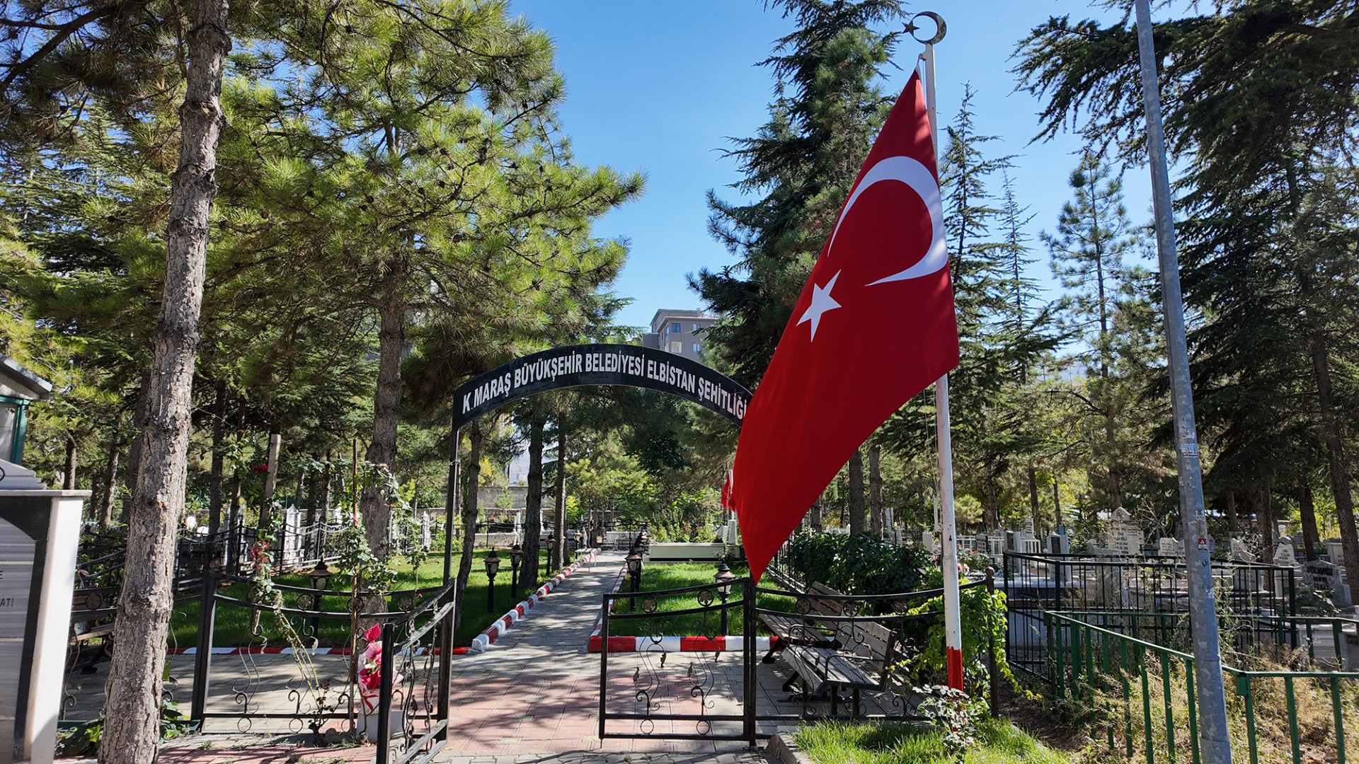 Hocazade ve Gariplik mezarlığı