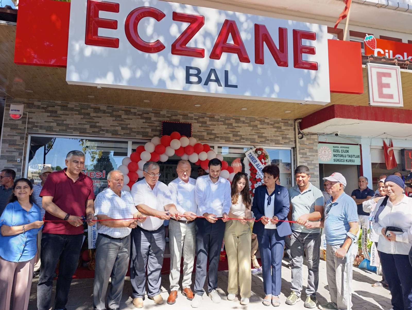 KÖPRÜBAŞI’NDA 4. ECZANE TÖRENLE HİZMETE GİRDİ