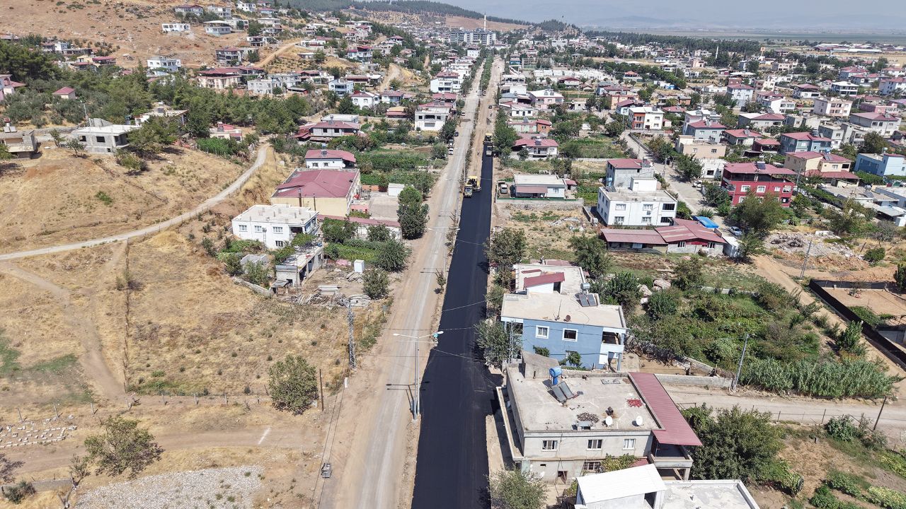 DEPREM SONRASI ASFALT MESAİSİ HIZ KESMEDEN SÜRÜYOR