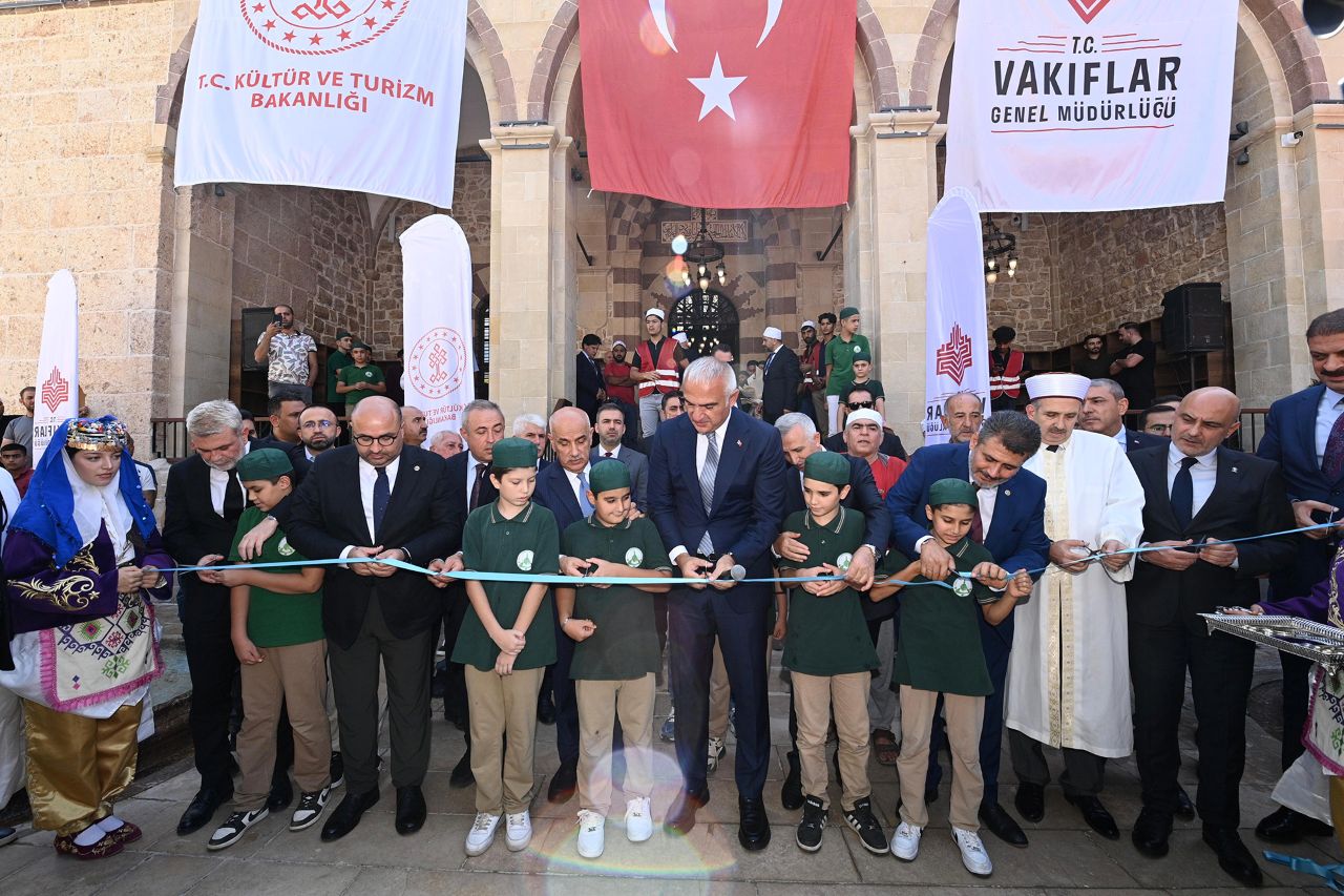 5 Tarihi Cami Restorasyon Sonrası Yeniden İbadete Açıldı