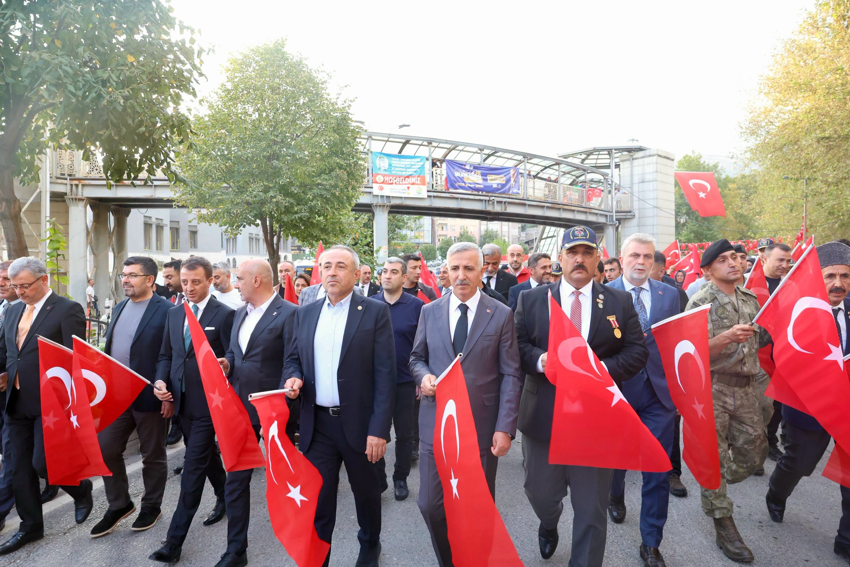 KAHRAMANLARLA KARDEŞLİK YOLUNDA