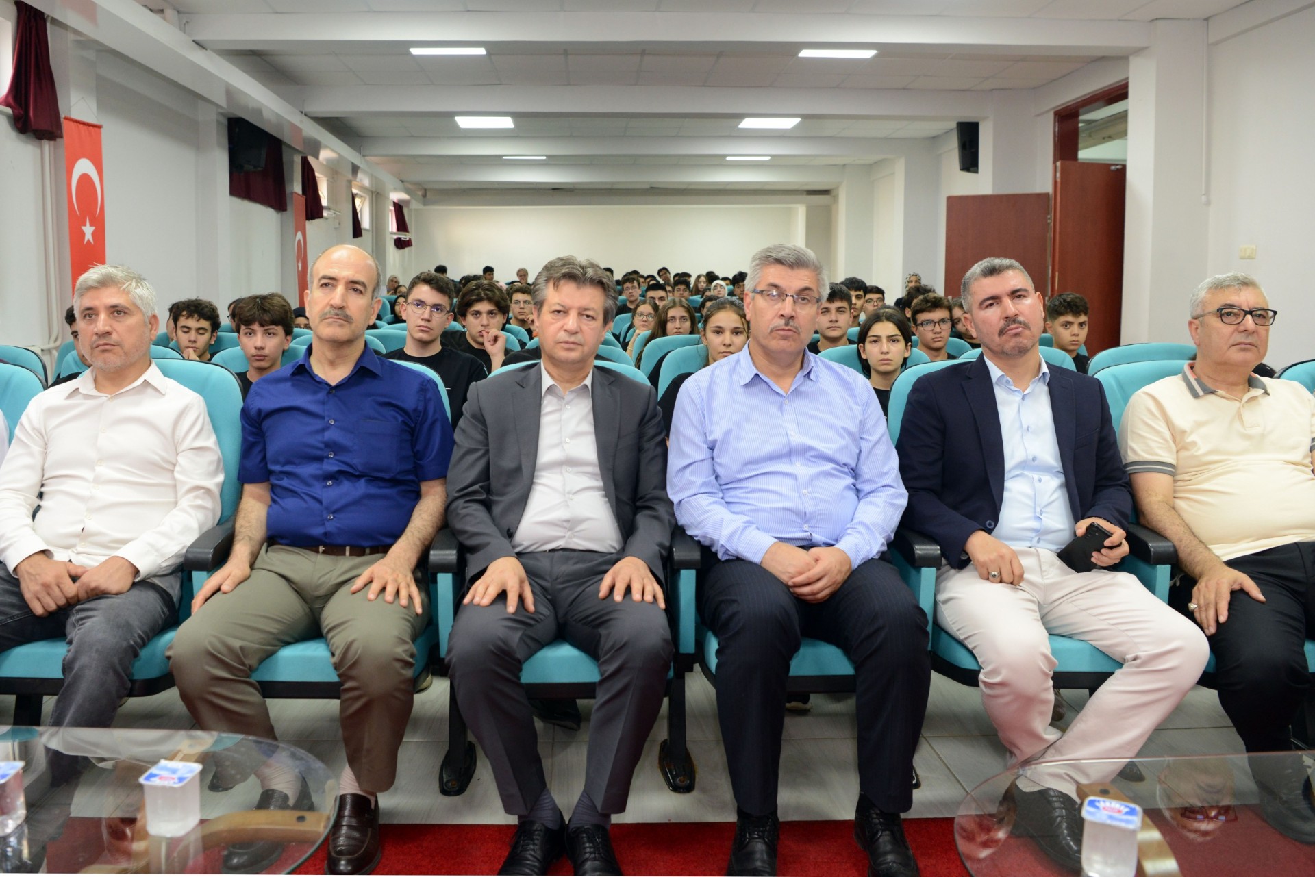 “GAZZE’DE ÖĞRENCİ OLMAK” BİLİM KAFE’DE ELE ALINDI