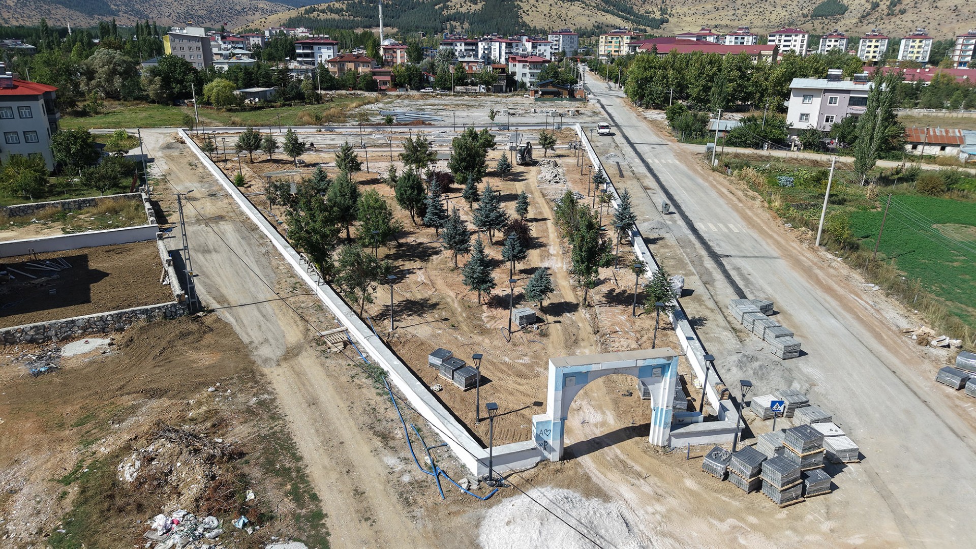 Göksun’da 2 Yeni Sosyal Alan İnşa Ediyor