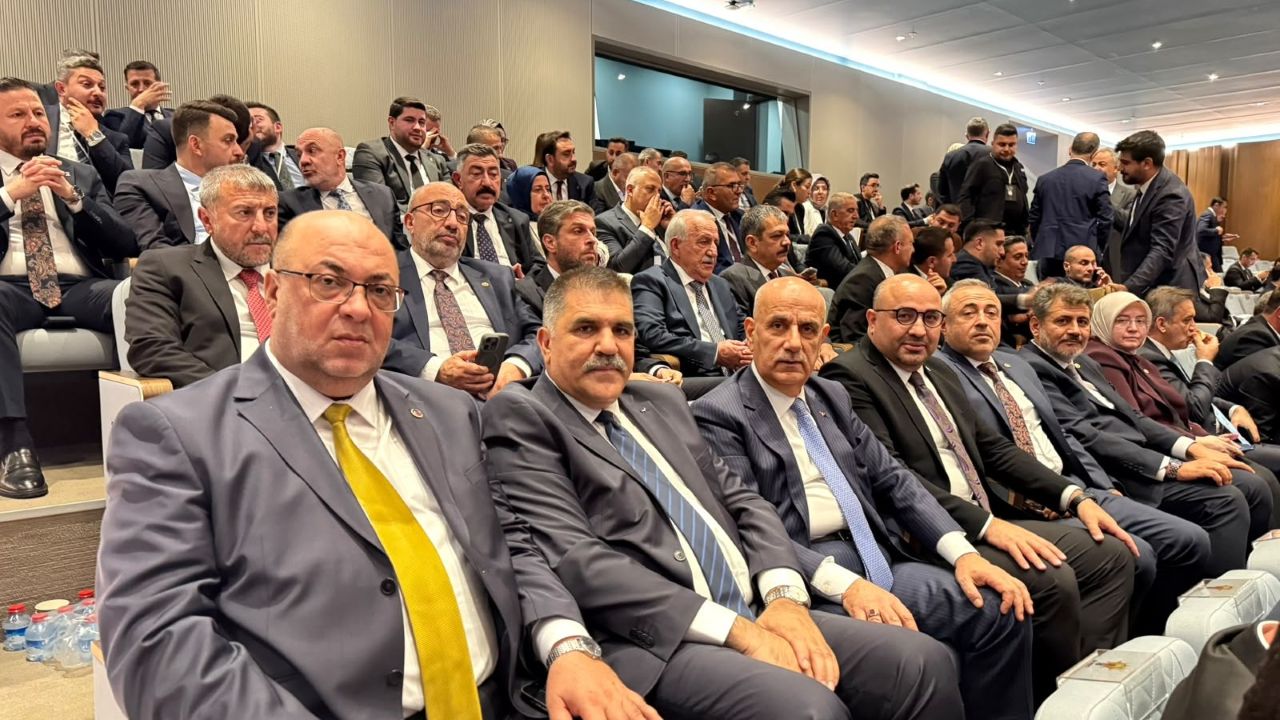 Dulkadiroğlu Belediye Başkanı Mehmet Akpınar , Ak Partiye geçti