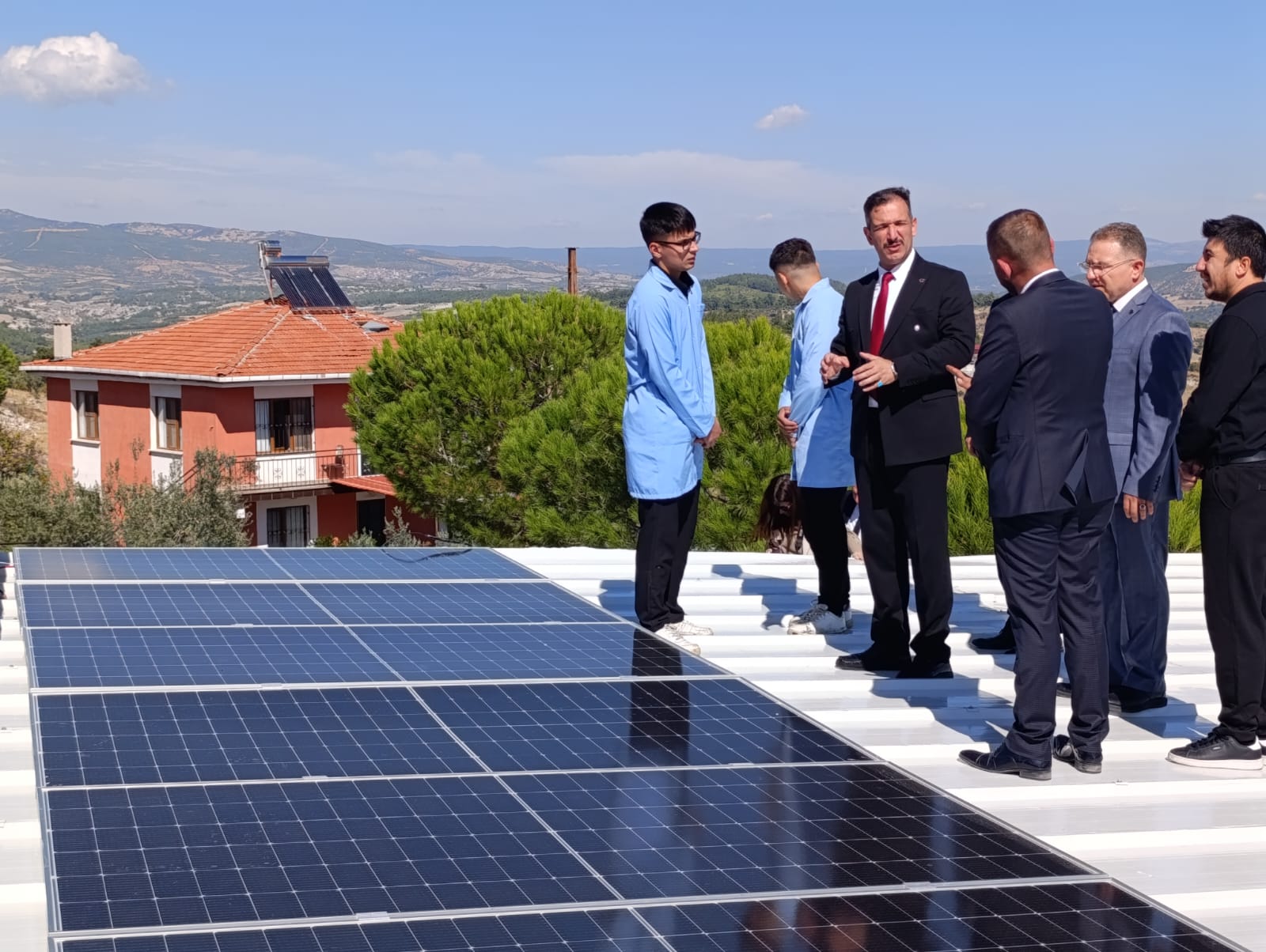 Gördes’in Güneşi Enerji Vermeye Başladı