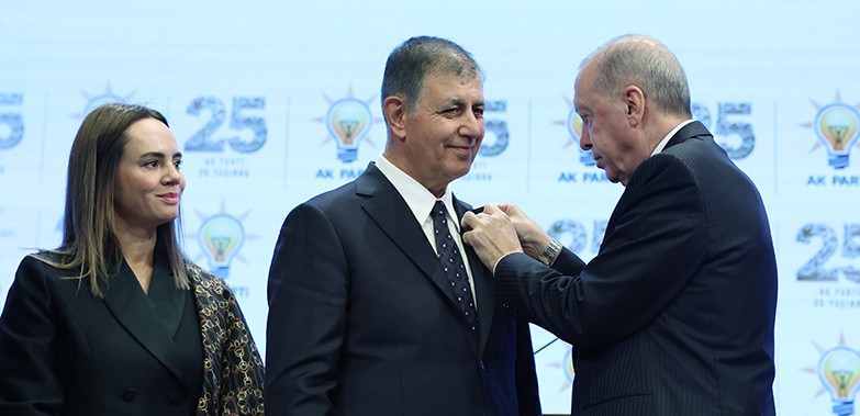 İzmir Ak Partiye Geçti