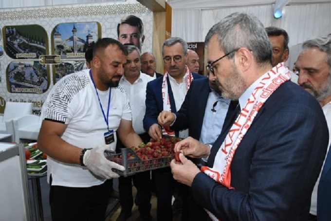 TANITIM GÜNLERİNİN EN İLGİ ODAĞI ‘TÜRKOĞLU’NUN YAYLA ÇİLEKLERİ OLDU’