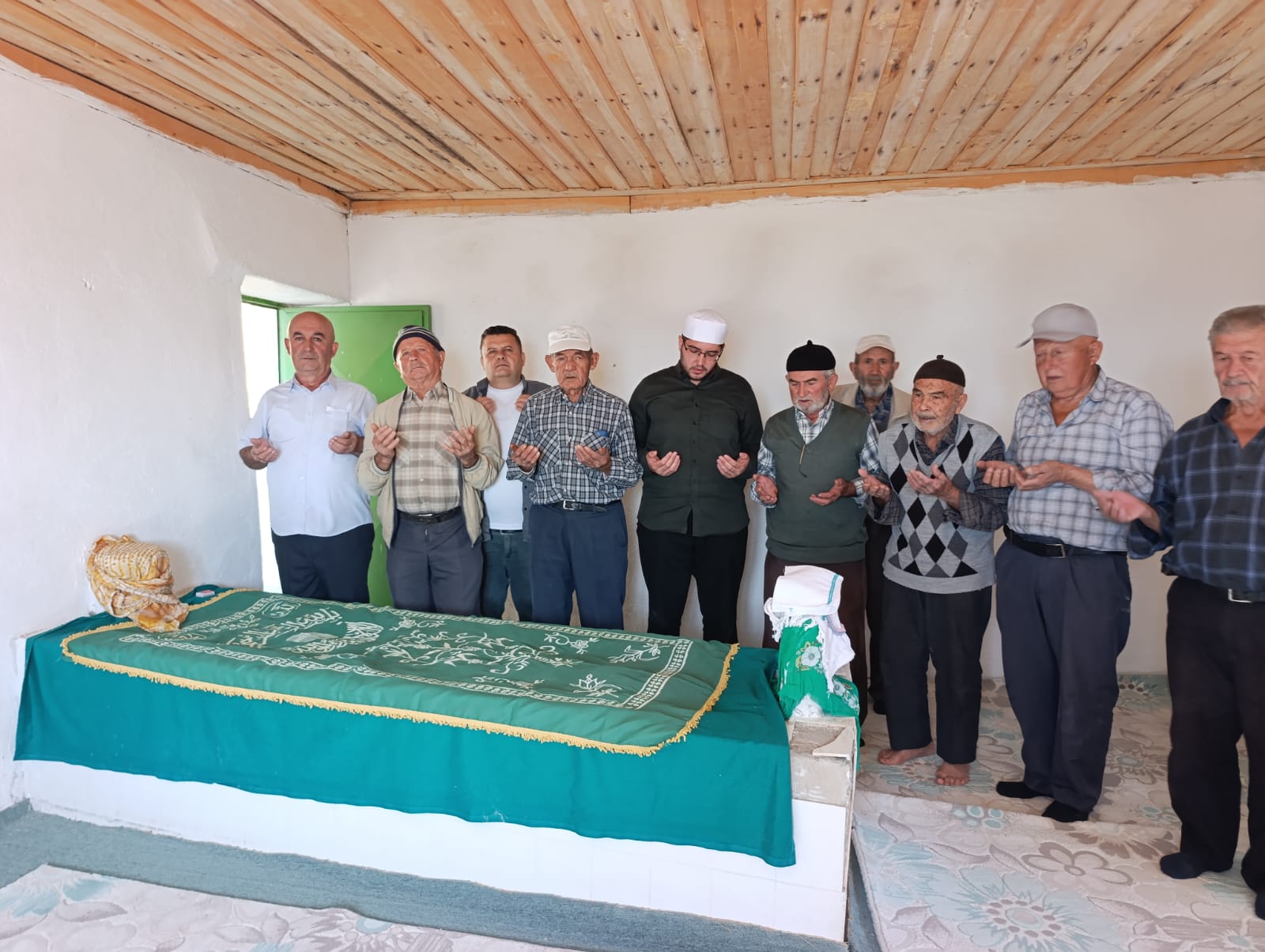 GÖRDES YAKAKÖY GELENEKSEL KÖY HAYRI BÜYÜK KATILIMLA YAPILDI