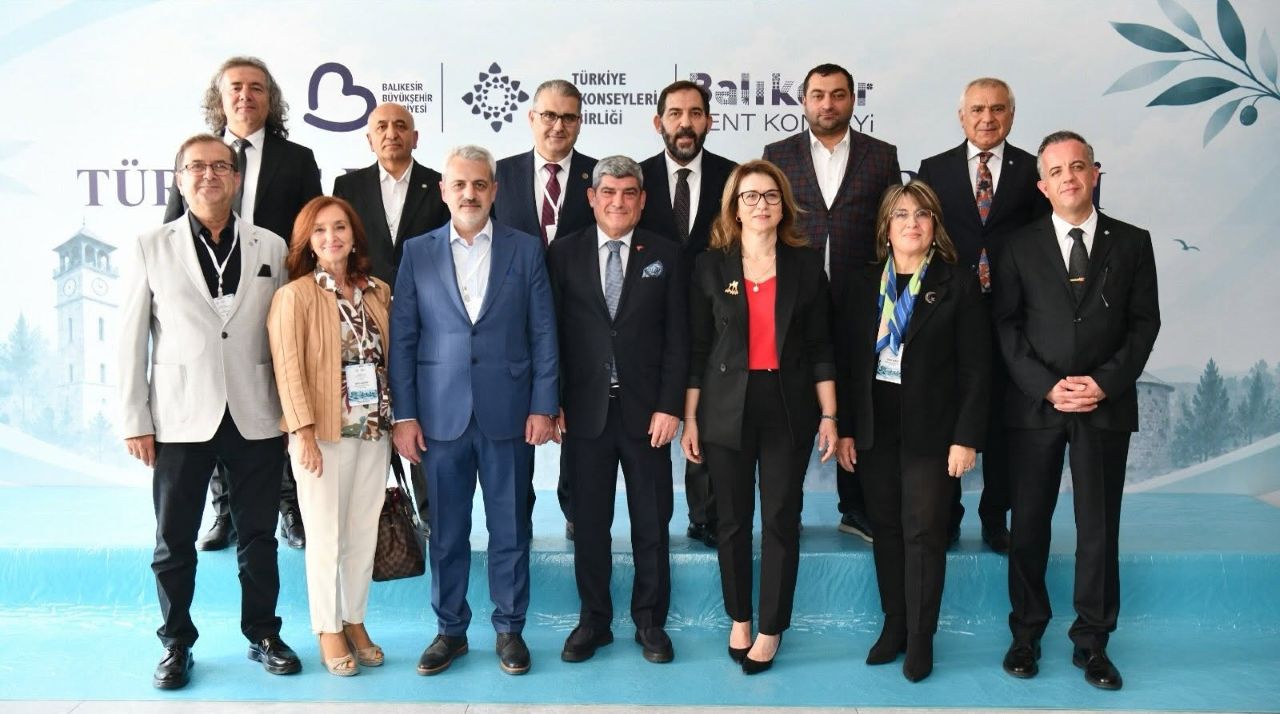 KENT KONSEYLERİ BİRLİĞİ’NİN 18. DÖNEM DEVİR TESLİM TÖRENİ BALIKESİR’DE YAPILDI