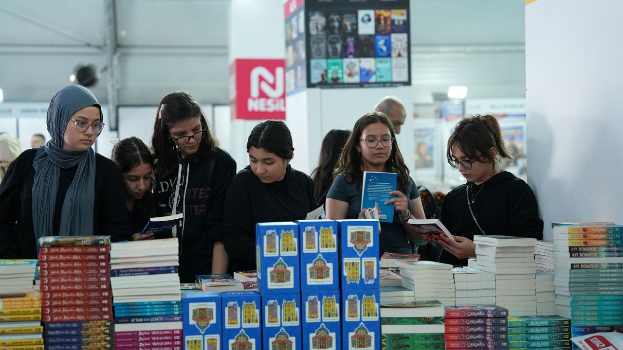 Anadolu’nun En Büyük Kitap Fuarı, Öğrencilerle Şenleniyor