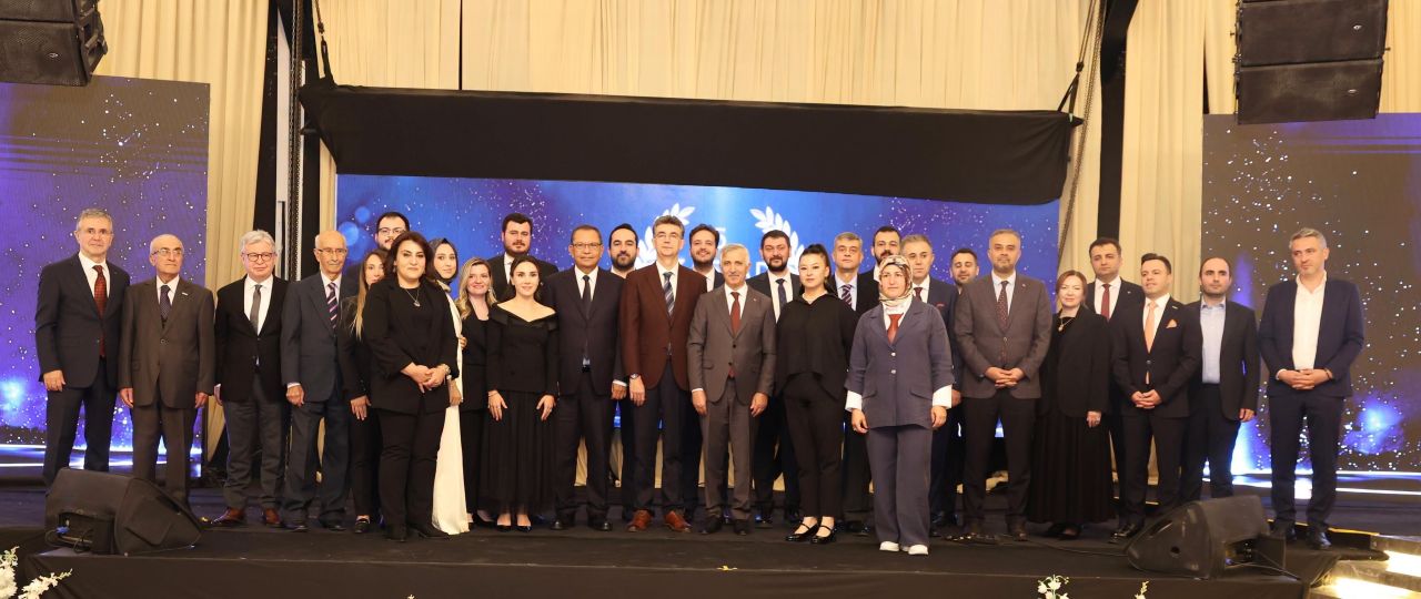 KASİAD ÖDÜL GECESİ’NDE KAHRAMANMARAŞ’IN BAŞARILARI ÖDÜLLENDİRİLDİ