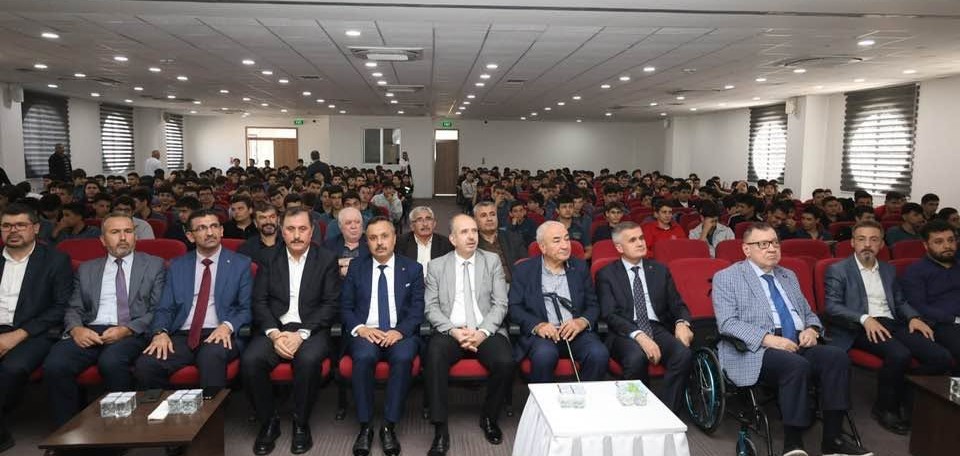 1951’DE KAHRAMANMARAŞ’TA İMAM HATİP OKULUNU KURAN HAFIZ OSMAN SANDALOĞLU ANILDI