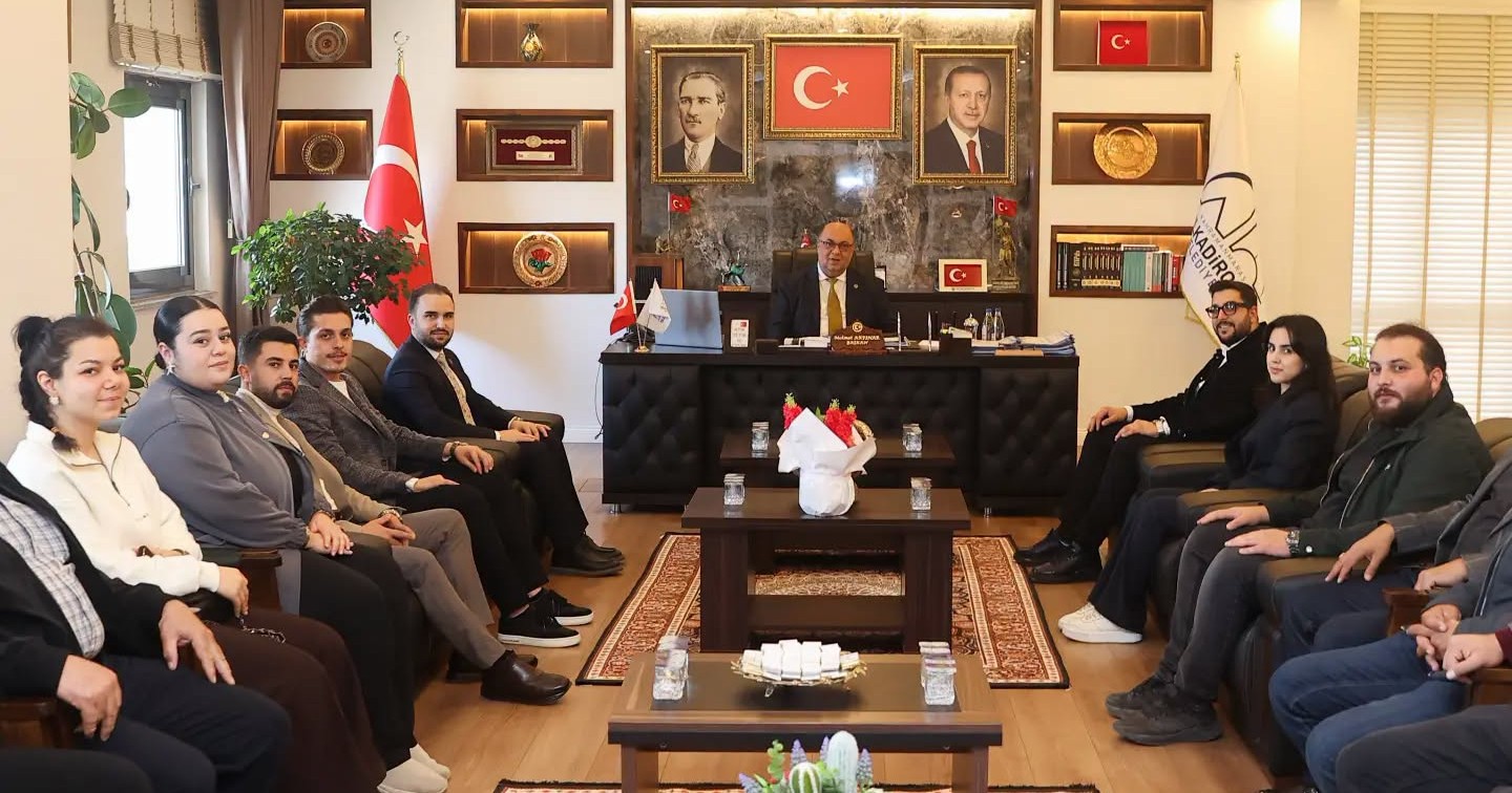 Gençlerden Başkan Akpınar’a Ziyaret