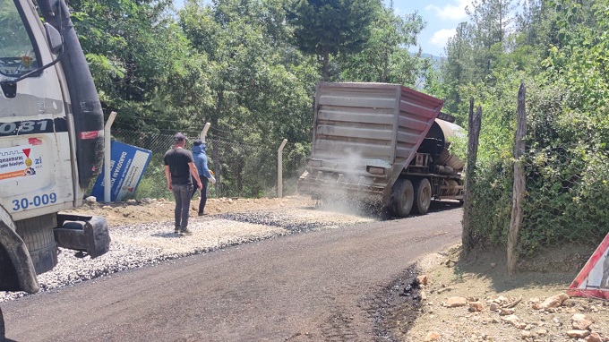 BÜYÜKŞEHİR ANDIRIN’DA YOL ÇALIŞMALARINA DEVAM EDİYOR