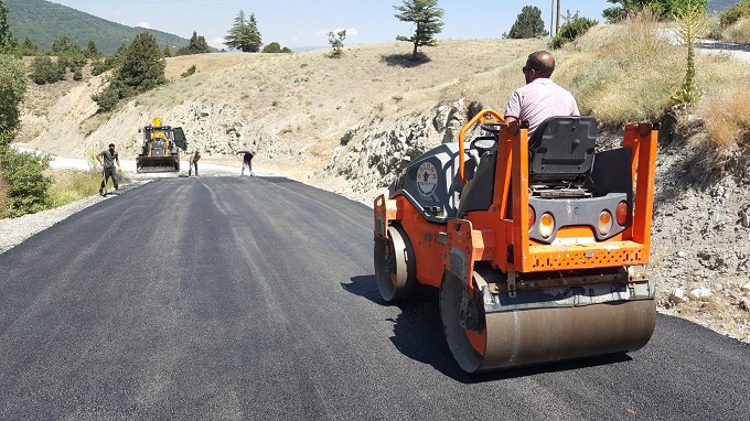 BÜYÜKŞEHİR GÖKSUN’DA YOL YENİLEME ÇALIŞMALARINI SÜRDÜRÜYOR